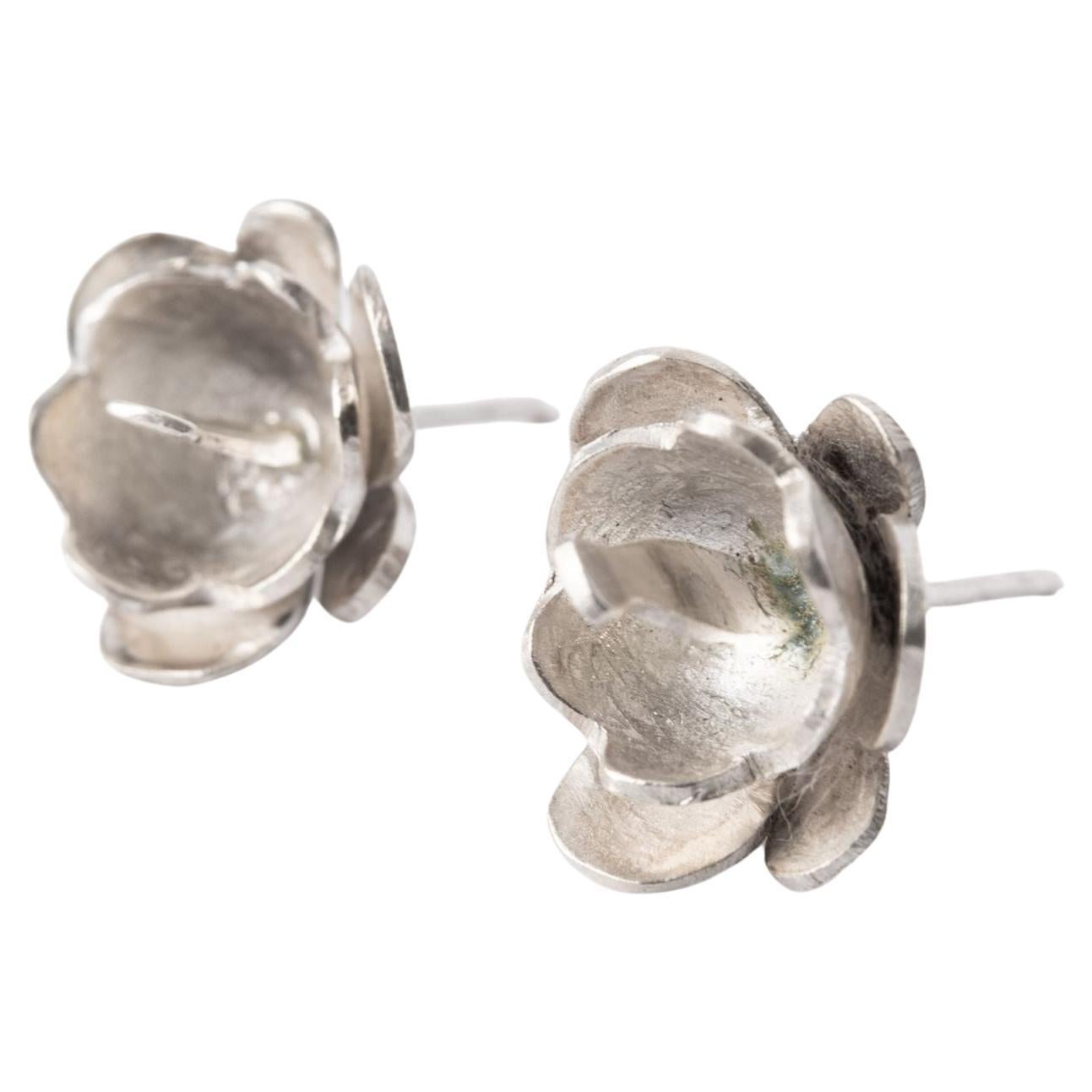 Orecchini con fiori di Dolores Ortega Calafate in A. Silver