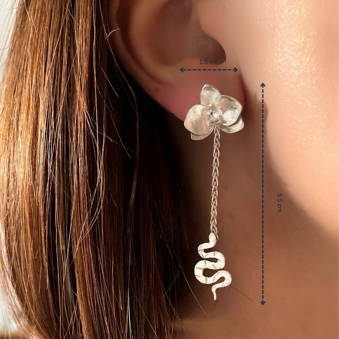 Dolores Ortega Handgefertigte Sterling Silber Orchidee & Schlange Tropfen Ohrringe (Zeitgenössisch) im Angebot