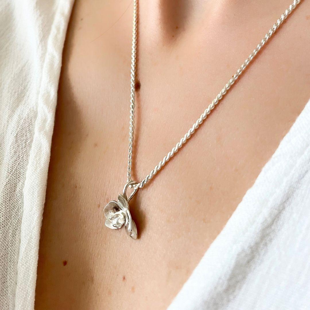 Dolores Ortega Orchid Pendant Necklace in 925 Sterling Silver For Sale 7