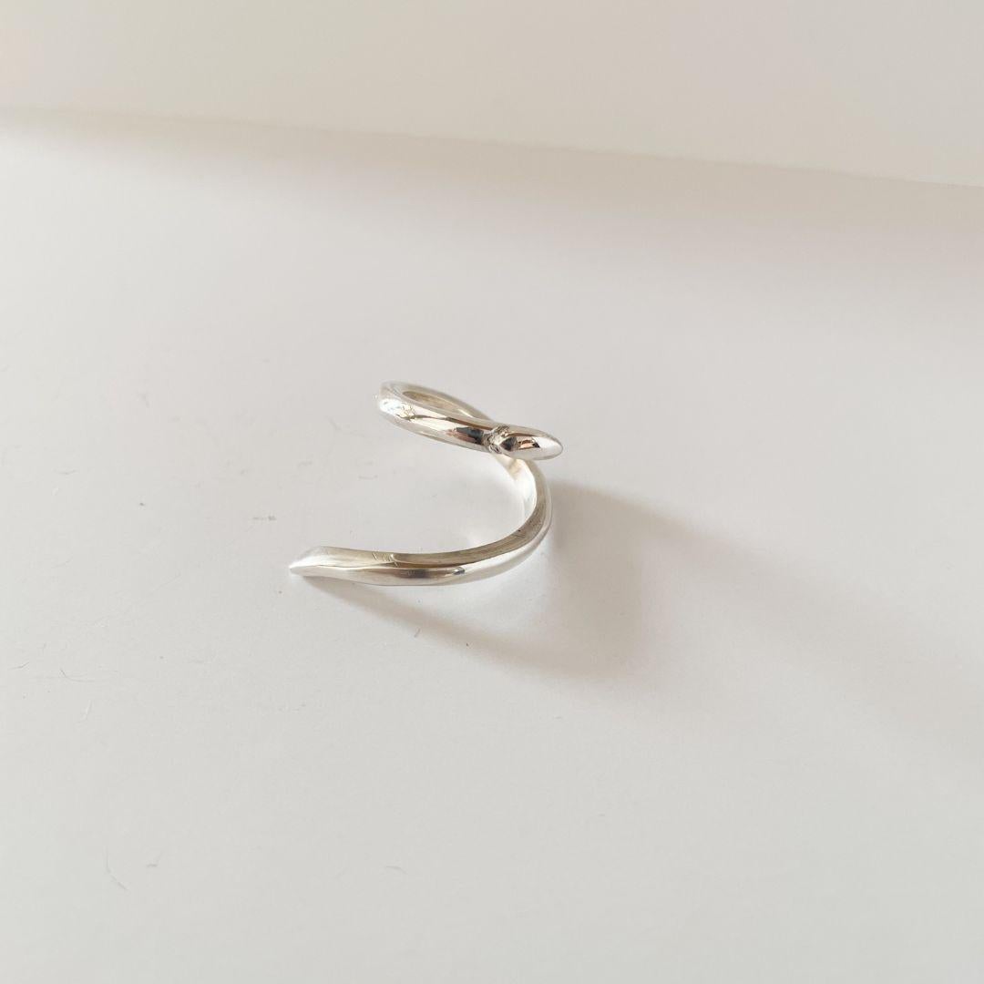 Dolores Ortega Sterling Silber Minimalistischer Schlangenring (Zeitgenössisch) im Angebot