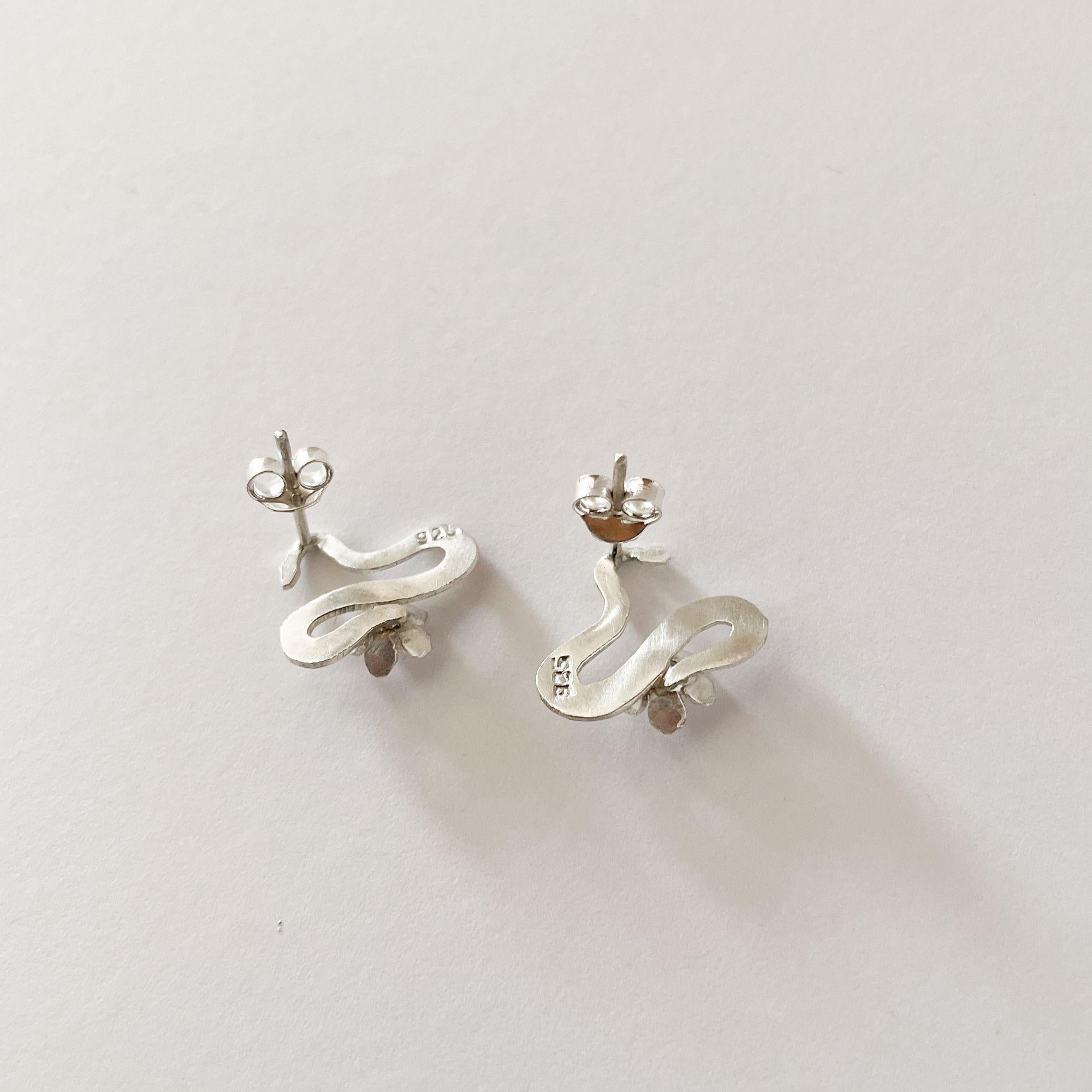 Boucles d'oreilles Infinity en argent Dolores Ortega - petits serpents et fleurs - - - - - - - - - - - - - - -. Neuf - En vente à Pigüé, AR