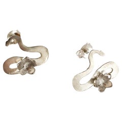 Orecchini Dolores Ortega in argento sterling con serpente piccolo e fiori -
