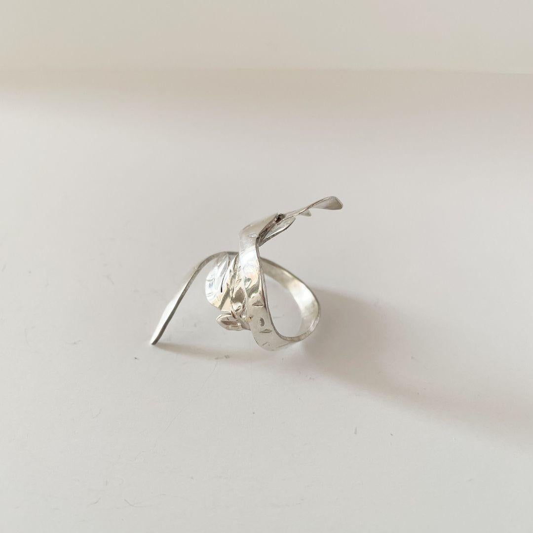 Dolores Ortega Ring aus Sterlingsilber mit Schlange und Blättern im Angebot 2