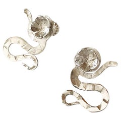 Orecchini Dolores Ortega in argento sterling con serpente e sakura - Botanici fatti a mano