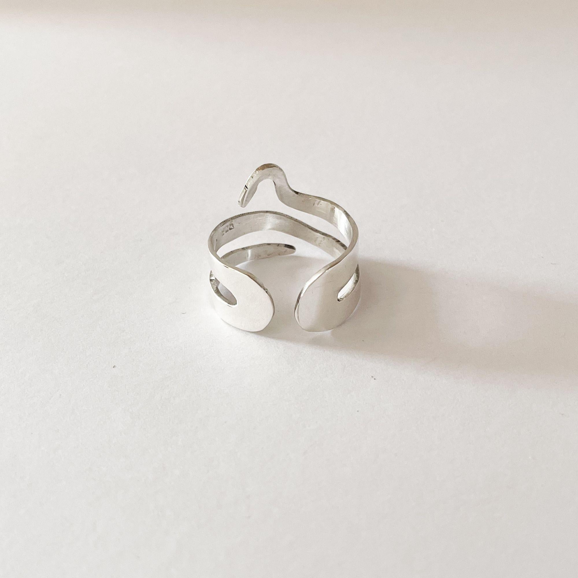 Anello infinito con serpente in argento Sterling di Dolores Ortega - Regolabile Fatto a mano In condizioni Nuovo in vendita a Pigüé, AR