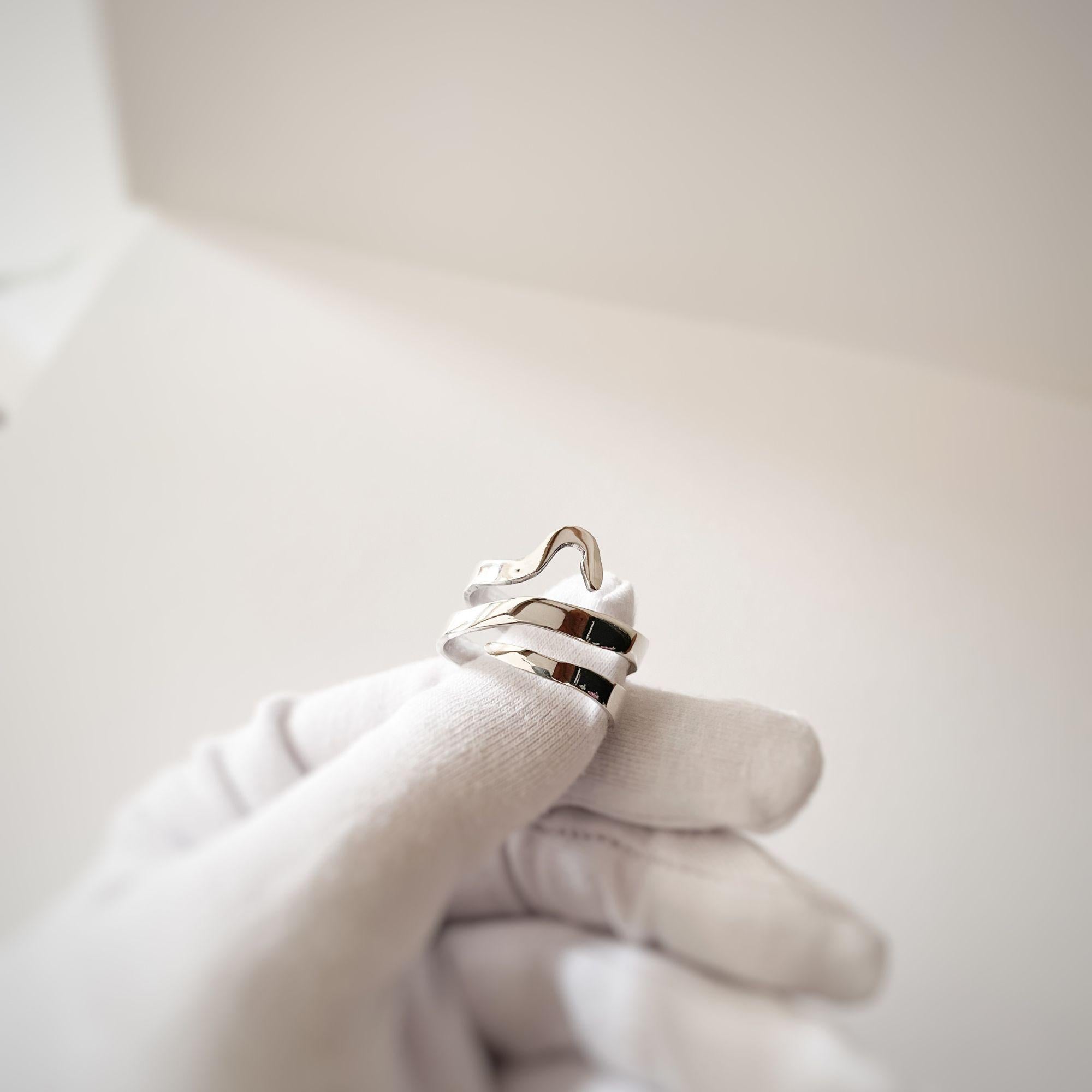 Anello infinito con serpente in argento Sterling di Dolores Ortega - Regolabile Fatto a mano in vendita 1