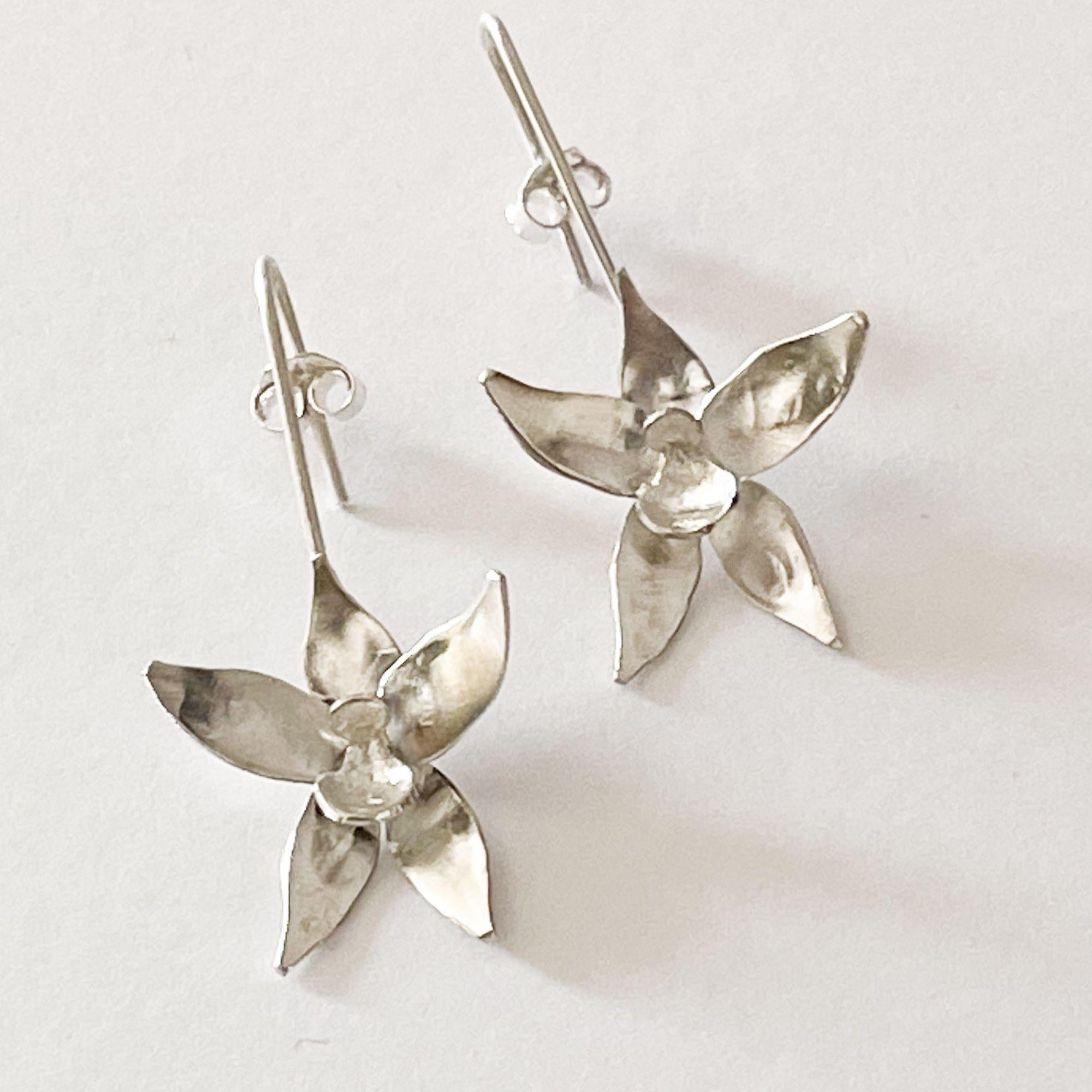 Orecchini Dolores Ortega in argento sterling con orchidea selvatica - Design floreale realizzato a mano in vendita 4