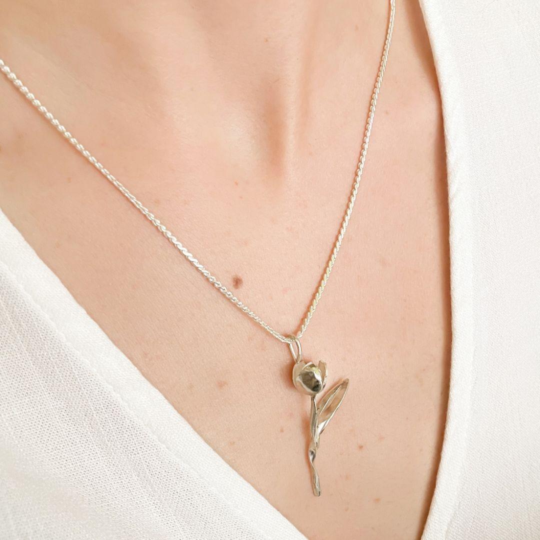 his handcrafted Tulipán Pendant Necklace, part of the 