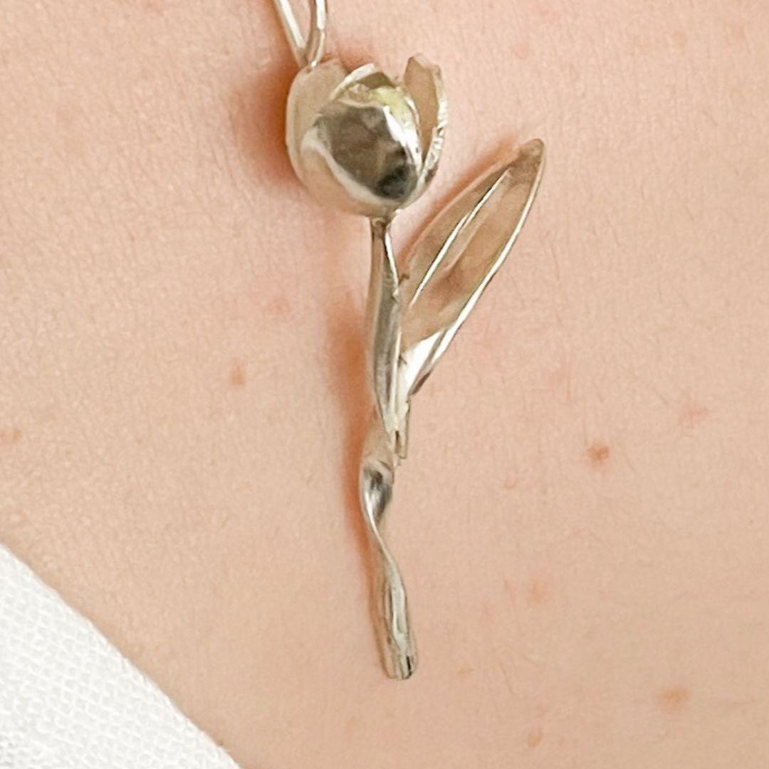 Dolores Ortega Tulip Pendant Necklace in 925 Sterling Silver For Sale 1