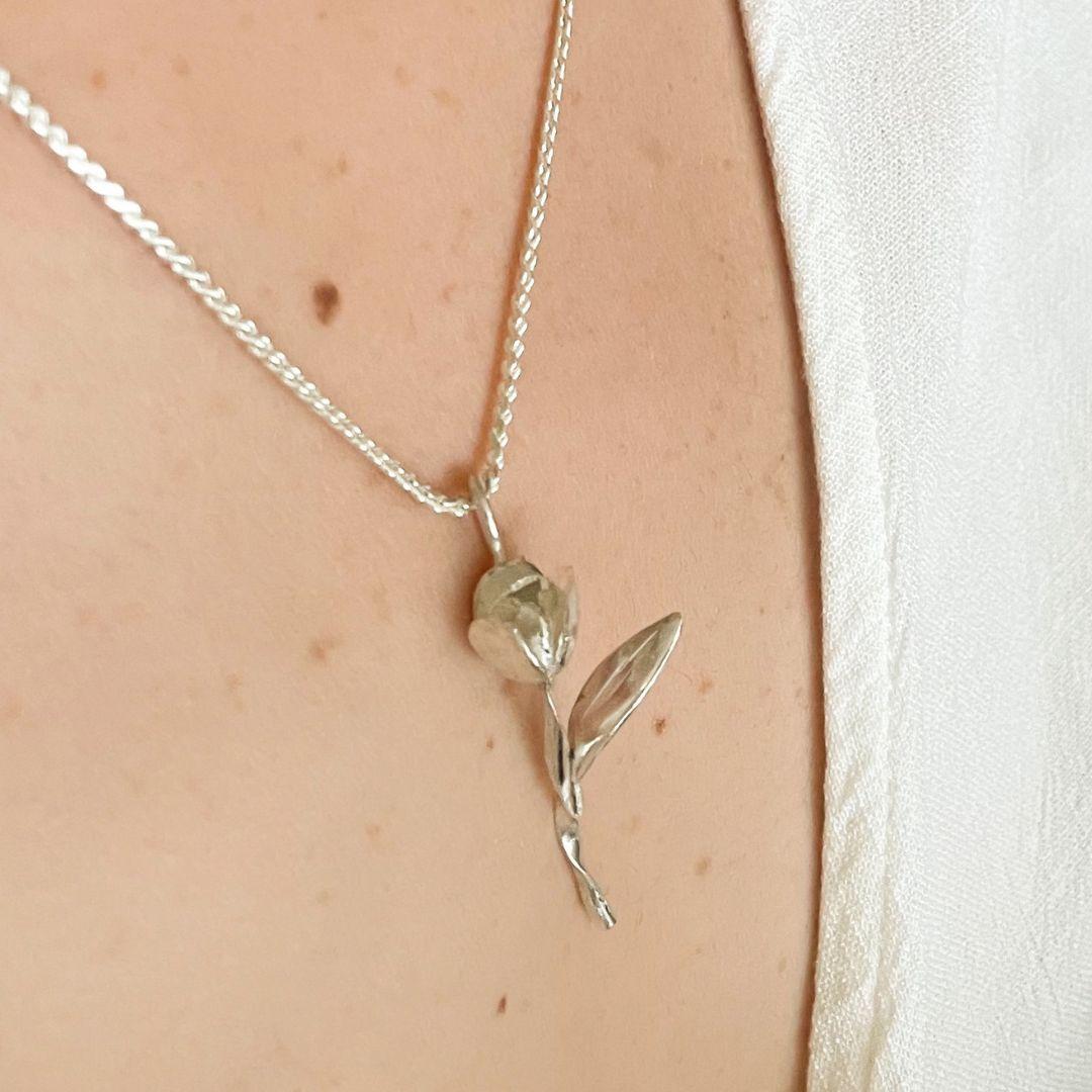 Dolores Ortega Tulip Pendant Necklace in 925 Sterling Silver For Sale 2