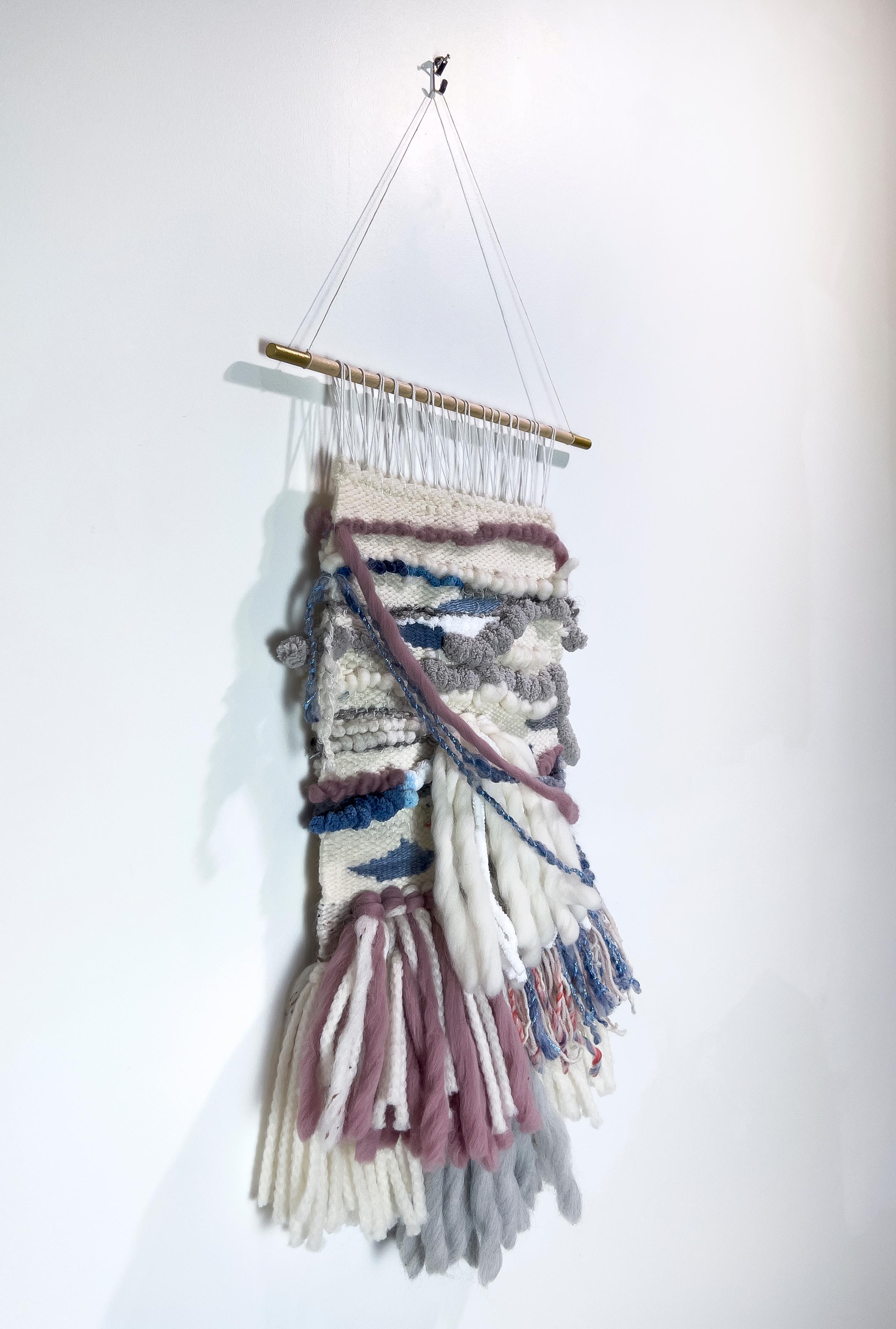  Summer Solstice , tissage de fibres contemporain - Abstrait Art par Dolores Tema