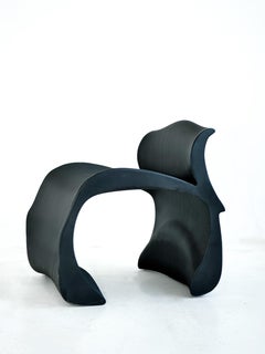 Sedia Dolphin in PETG nero rinforzato con resina e fibra di vetro di UNICOGGETTO