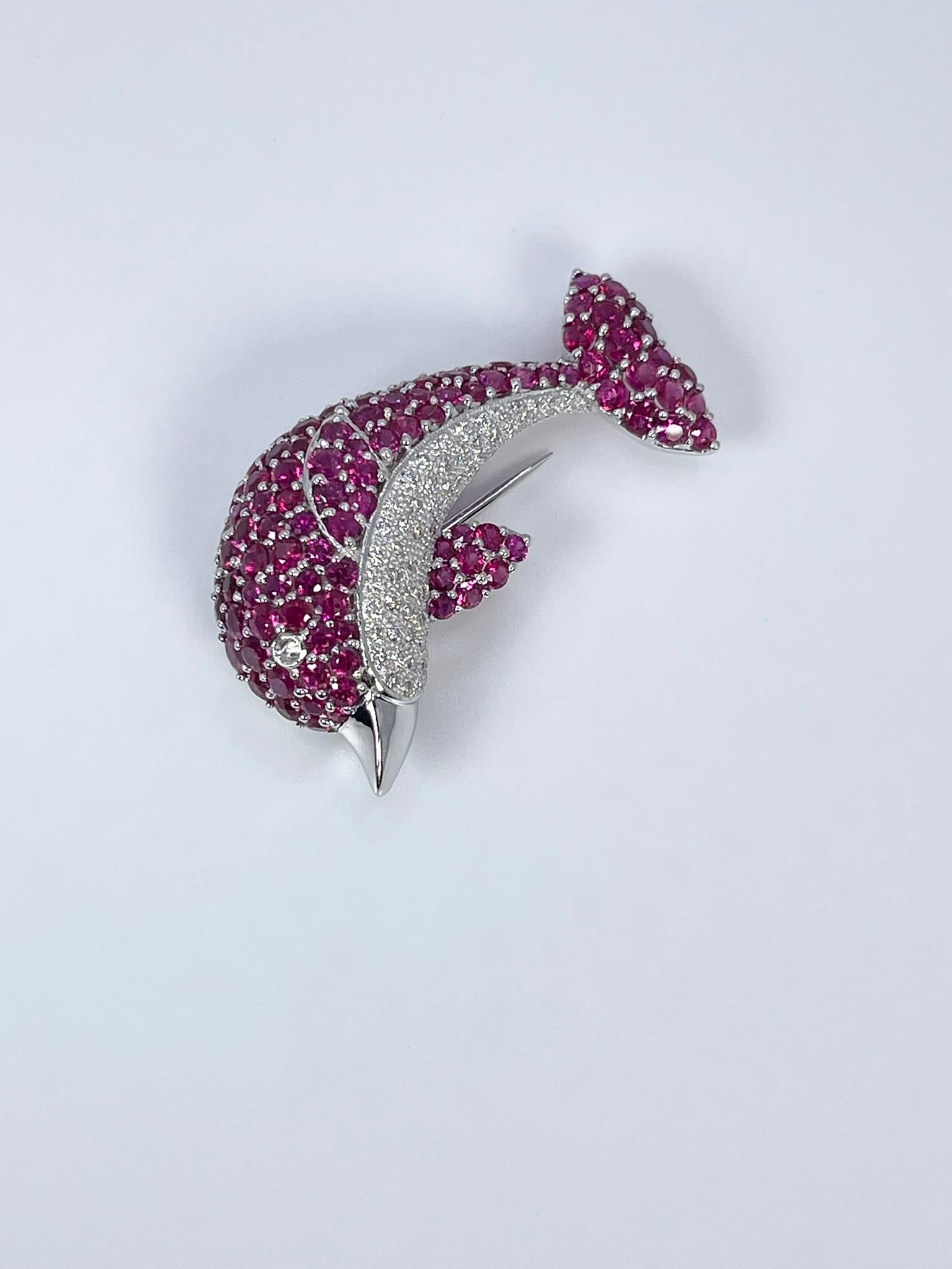 Astonishgly beautiful dolphin made with natural rubies and diamonds in 18KT white gold.
GRAM WEIGHT: 11.70gr
GOLD: 18KT white gold
SIZE: 1.72