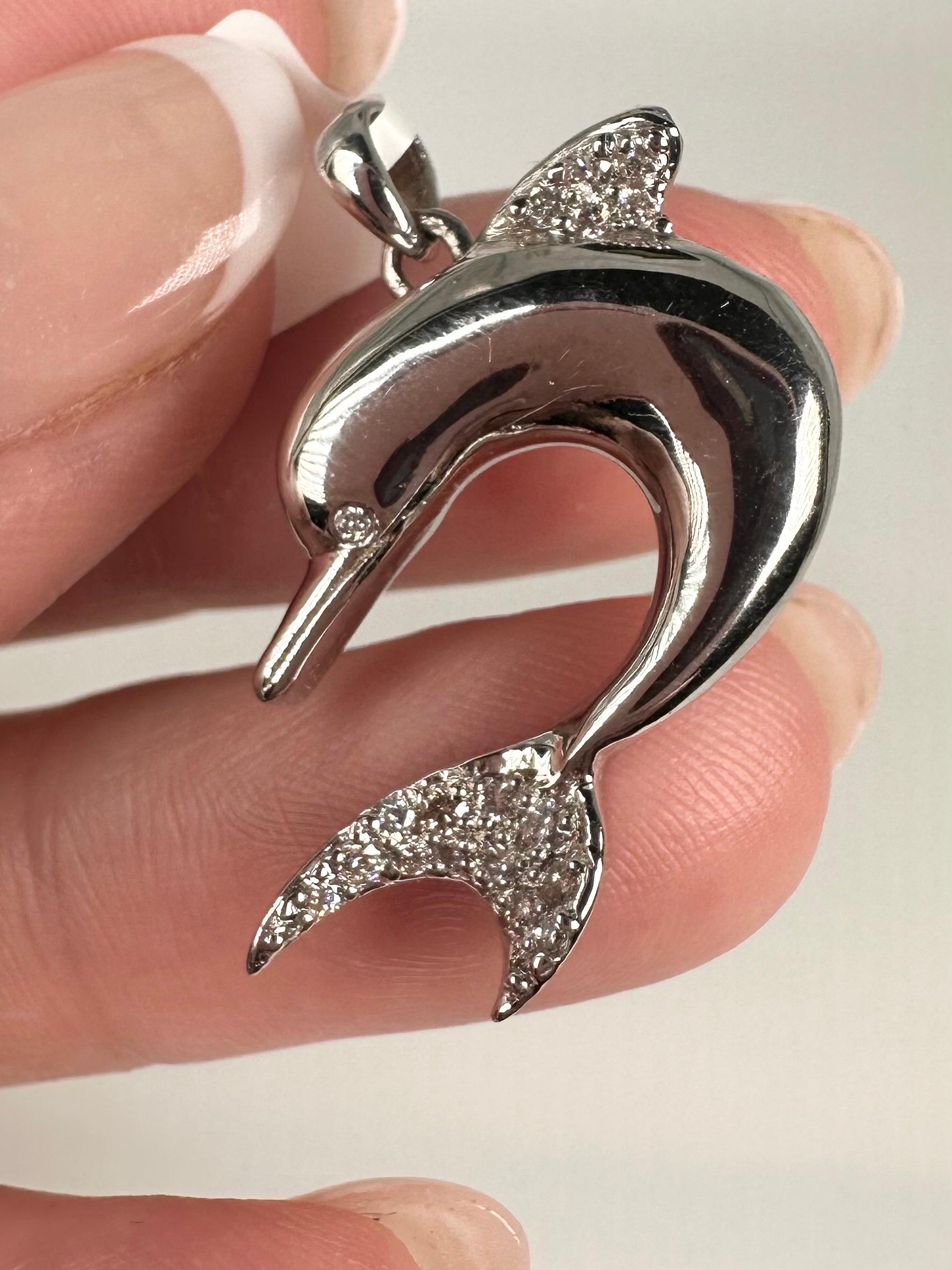 Pendentif dauphin en diamant Collier pendentif en or massif 14KT Unisexe en vente