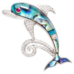 Broche « Dolphin Diamond » – Création d'Ella Gafter