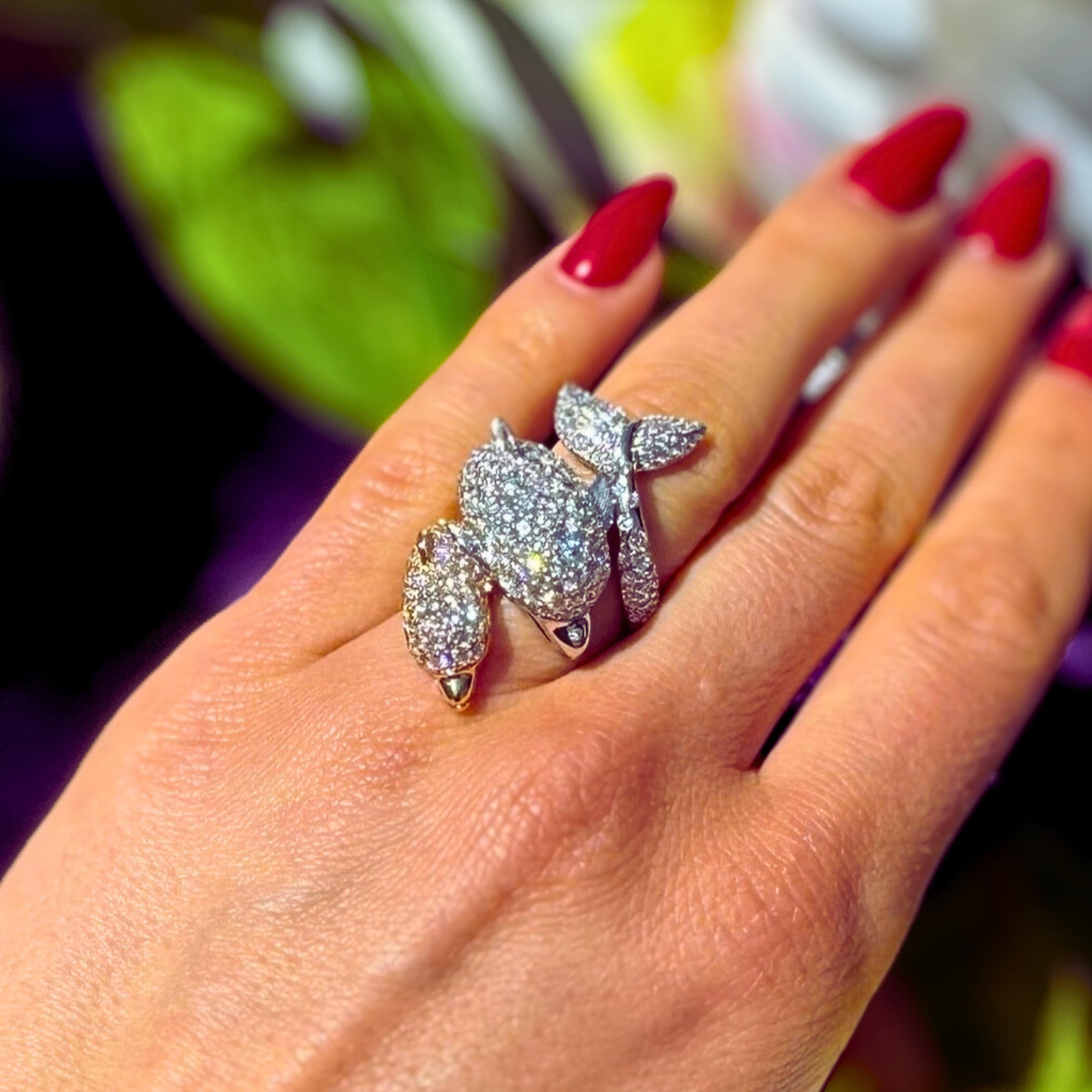 Anillo Exclusivo Delfín Diamante Blanco Oro 18K Moderno en venta