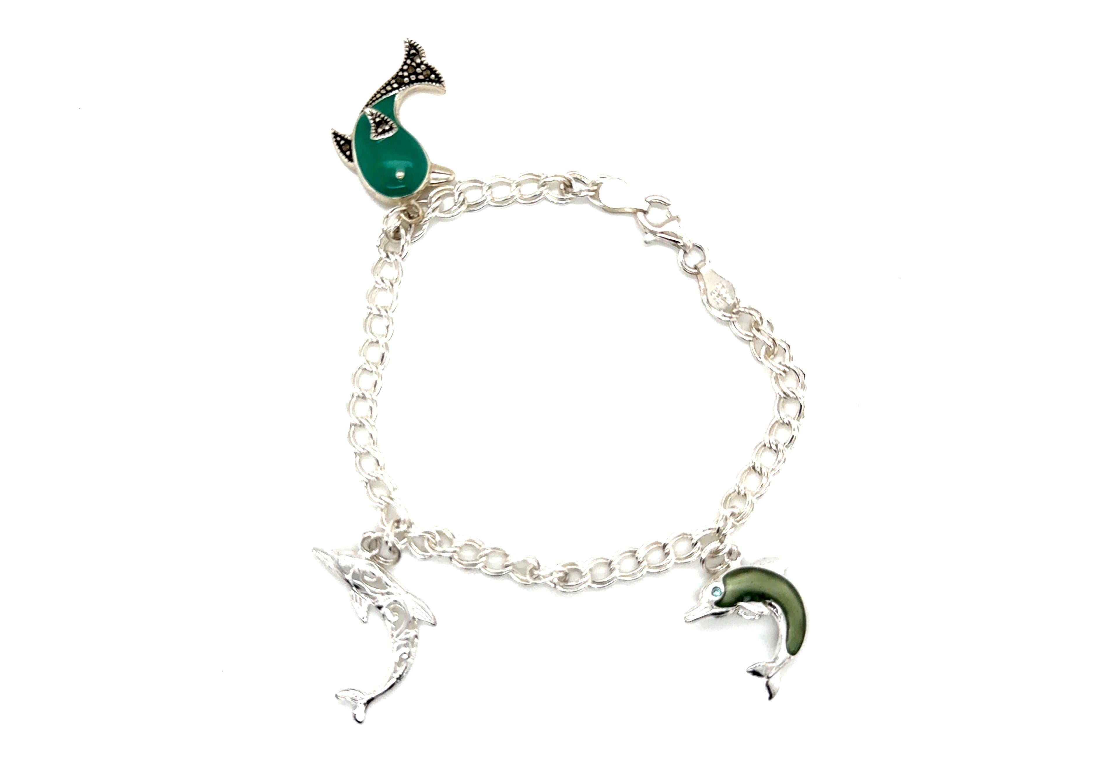 Bracelet de breloques pour dauphins en émail Argent Sterling Dauphins verts et turquoises



Bracelet à breloques en forme de dauphin

2 charms en émail

Fabriqué en Italie

Argenterie sterling 

Excellent état

***800***322***8700 Service