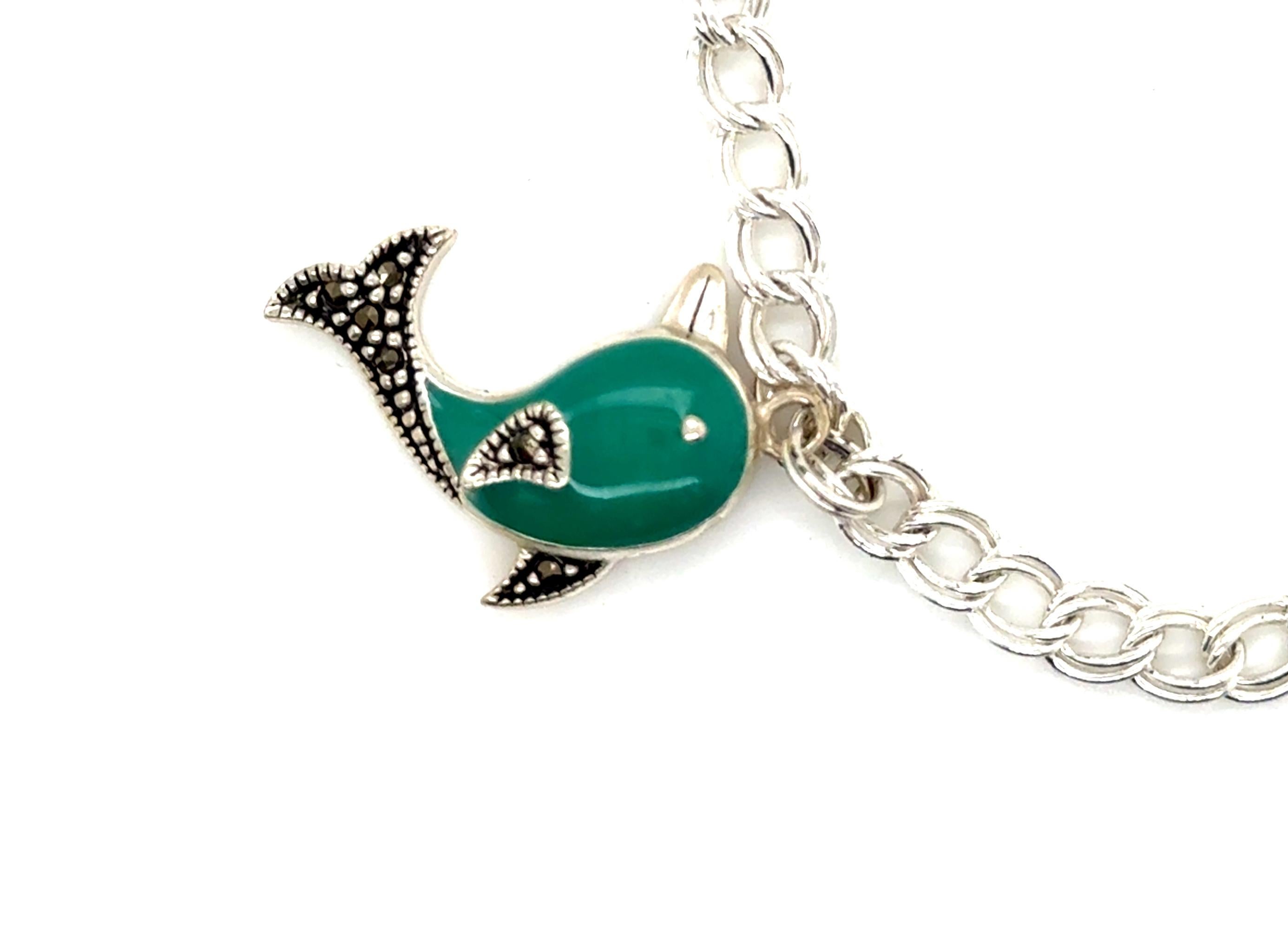 Bracelet de breloques pour dauphins en émail Argent Sterling Dauphins verts et turquoises en vente 1