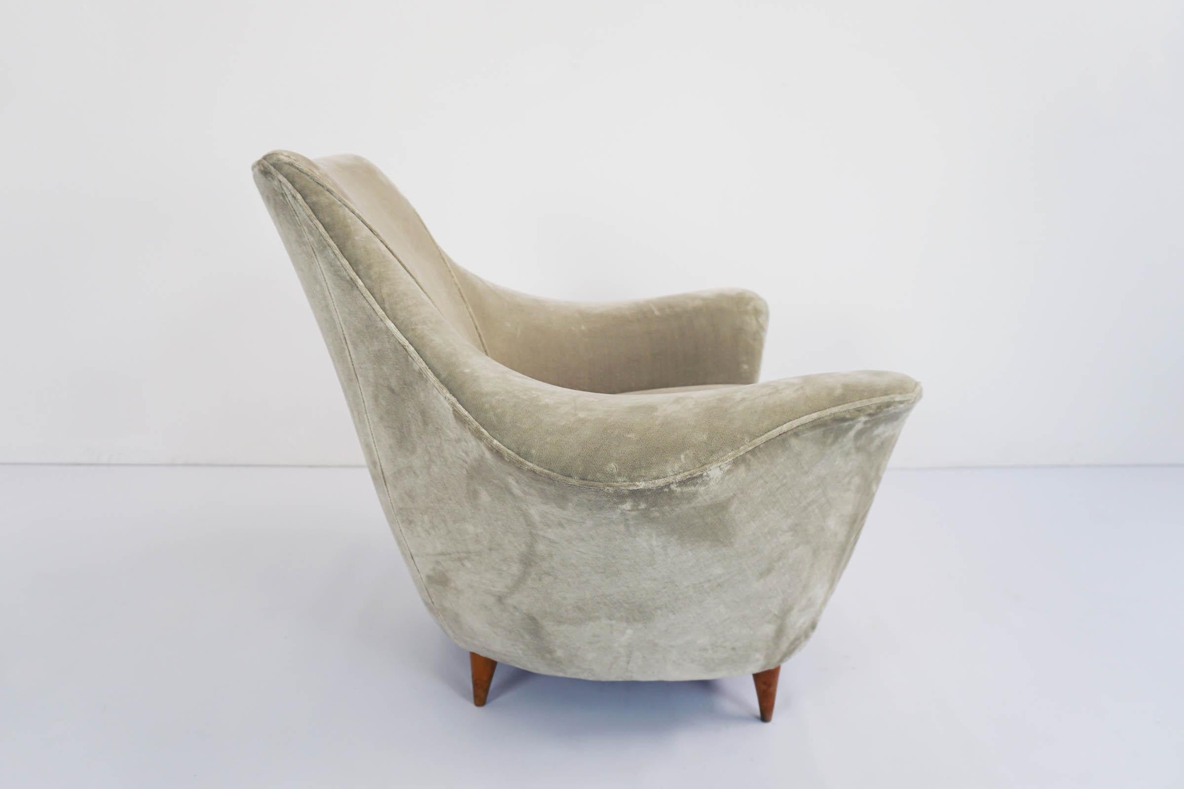 Dolphine Armchair, Italy, 1950 In Good Condition For Sale In Morbio Inferiore, CH