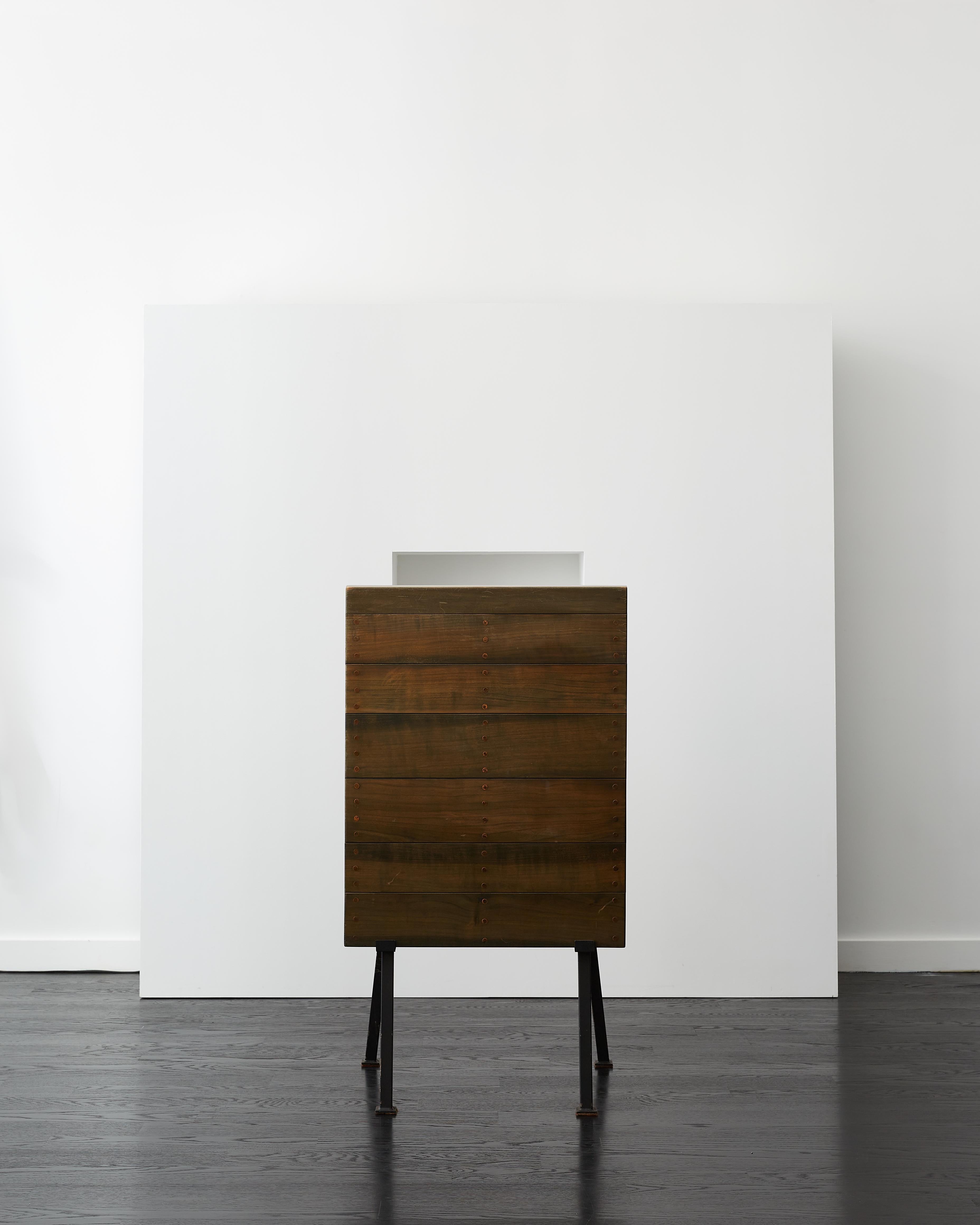 Silla Dom Hans van der Laan de brazos abiertos para Raadhuis Budel c. 1960 Cobre en venta