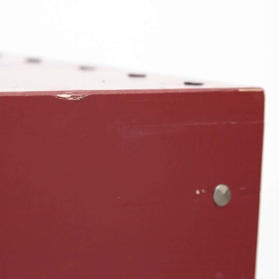 Dom Hans van der Laan Moderner rot lackierter, seltener Holzhocker, Mid-Century Modern im Zustand „Gut“ im Angebot in Barcelona, Barcelona
