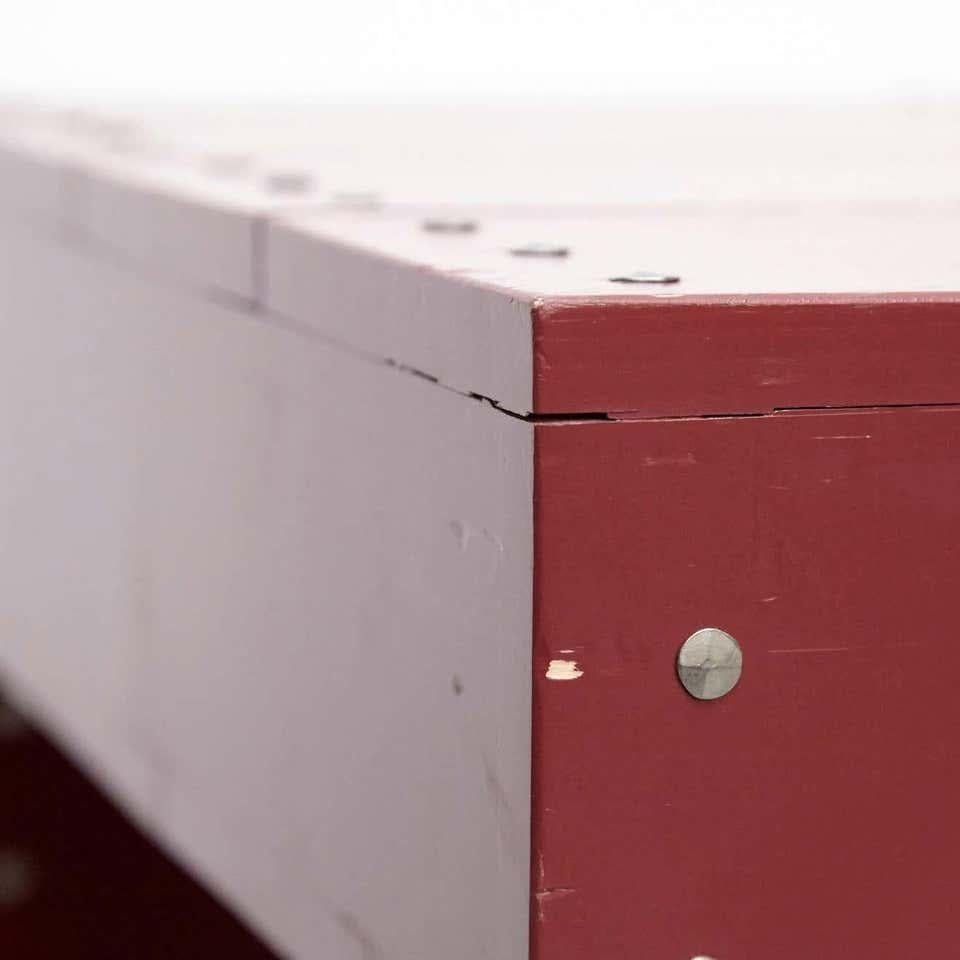 Dom Hans van der Laan Moderner rot lackierter, seltener Holzhocker, Mid-Century Modern (Ende des 20. Jahrhunderts) im Angebot