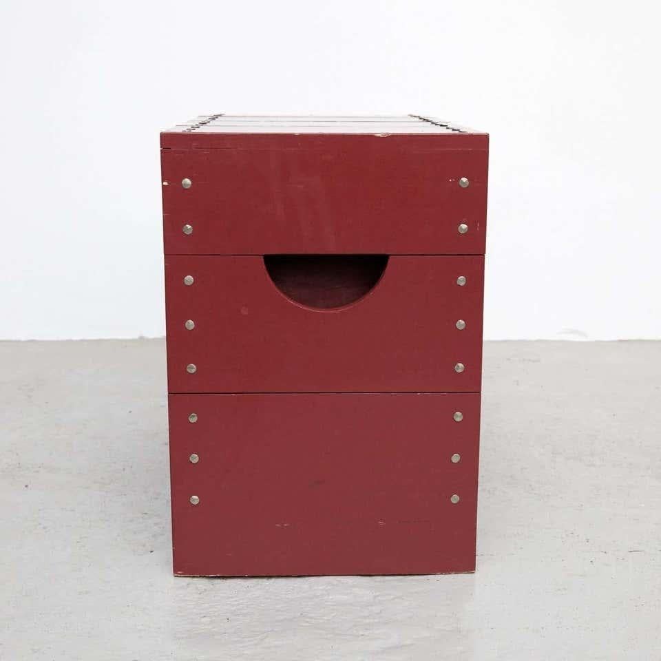 Dom Hans van der Laan Moderner rot lackierter, seltener Holzhocker, Mid-Century Modern im Angebot 1