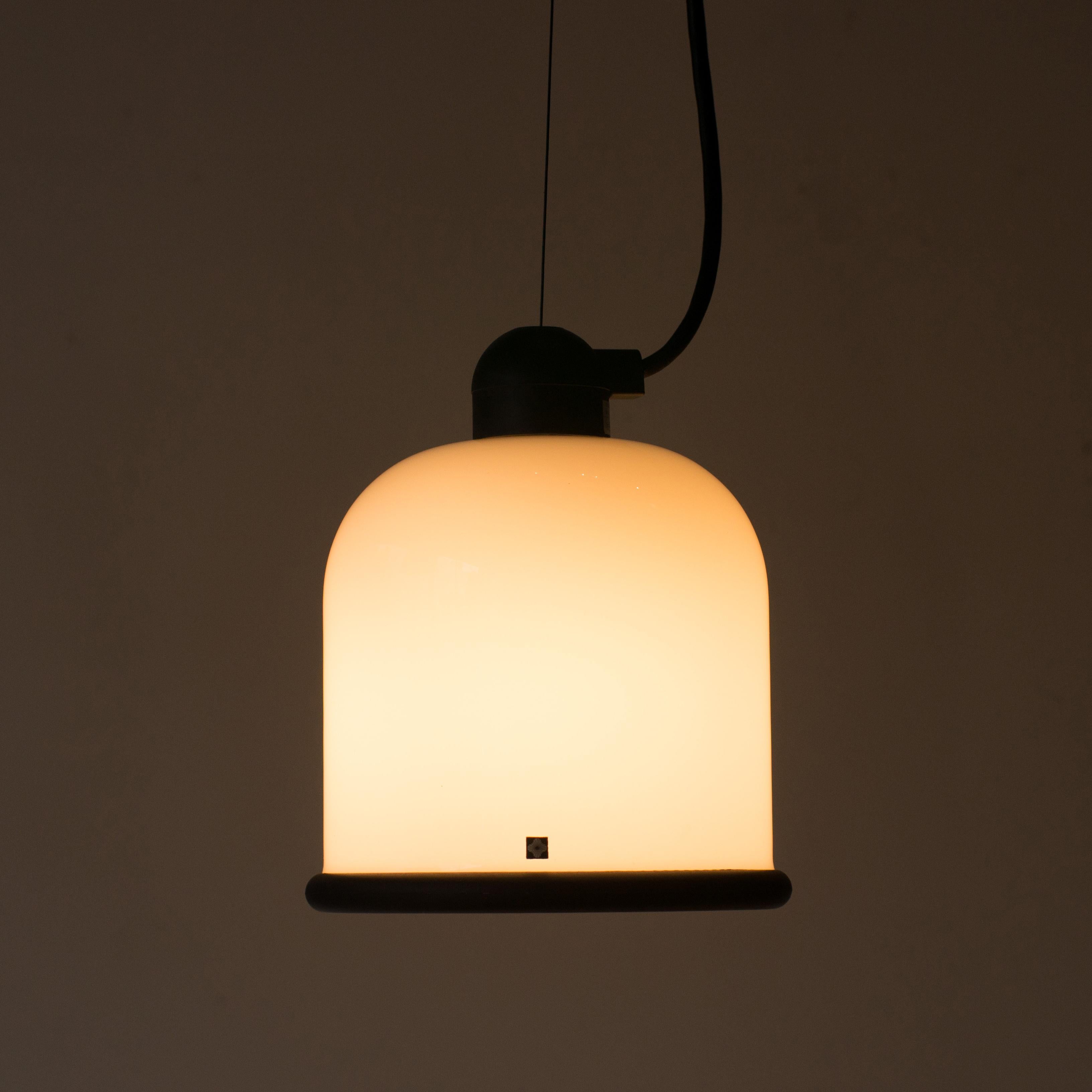 Domani pendant lamp designed by Masayuki Kurokawa for Yamagiwa. Made of glass with rubber lim. Half transparent glass shade in white.
This is small model. Also, we have large one in stock.