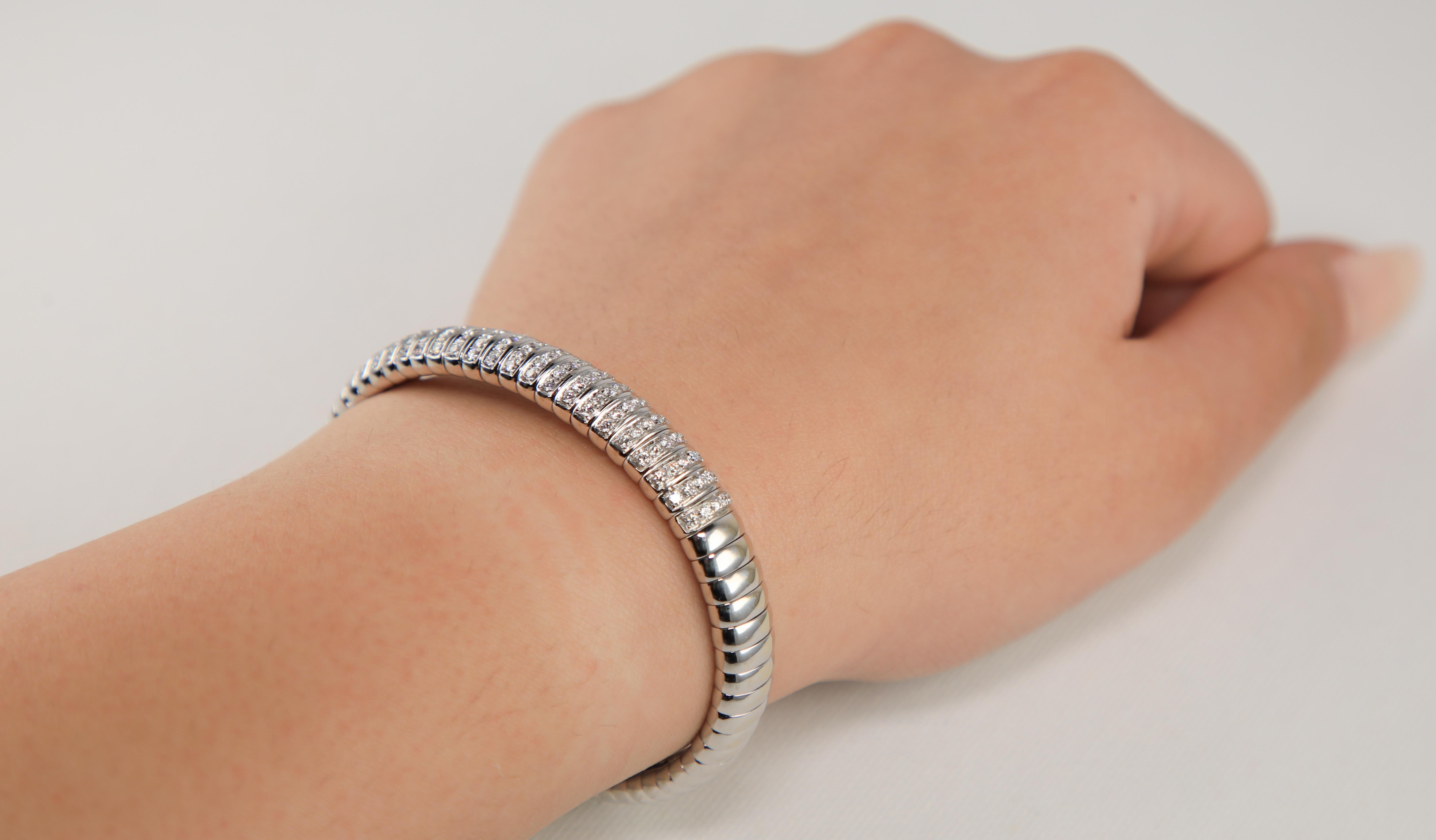 Bracelet manchette souple à dôme en diamants de 1,25 carat Neuf - En vente à Great Neck, NY
