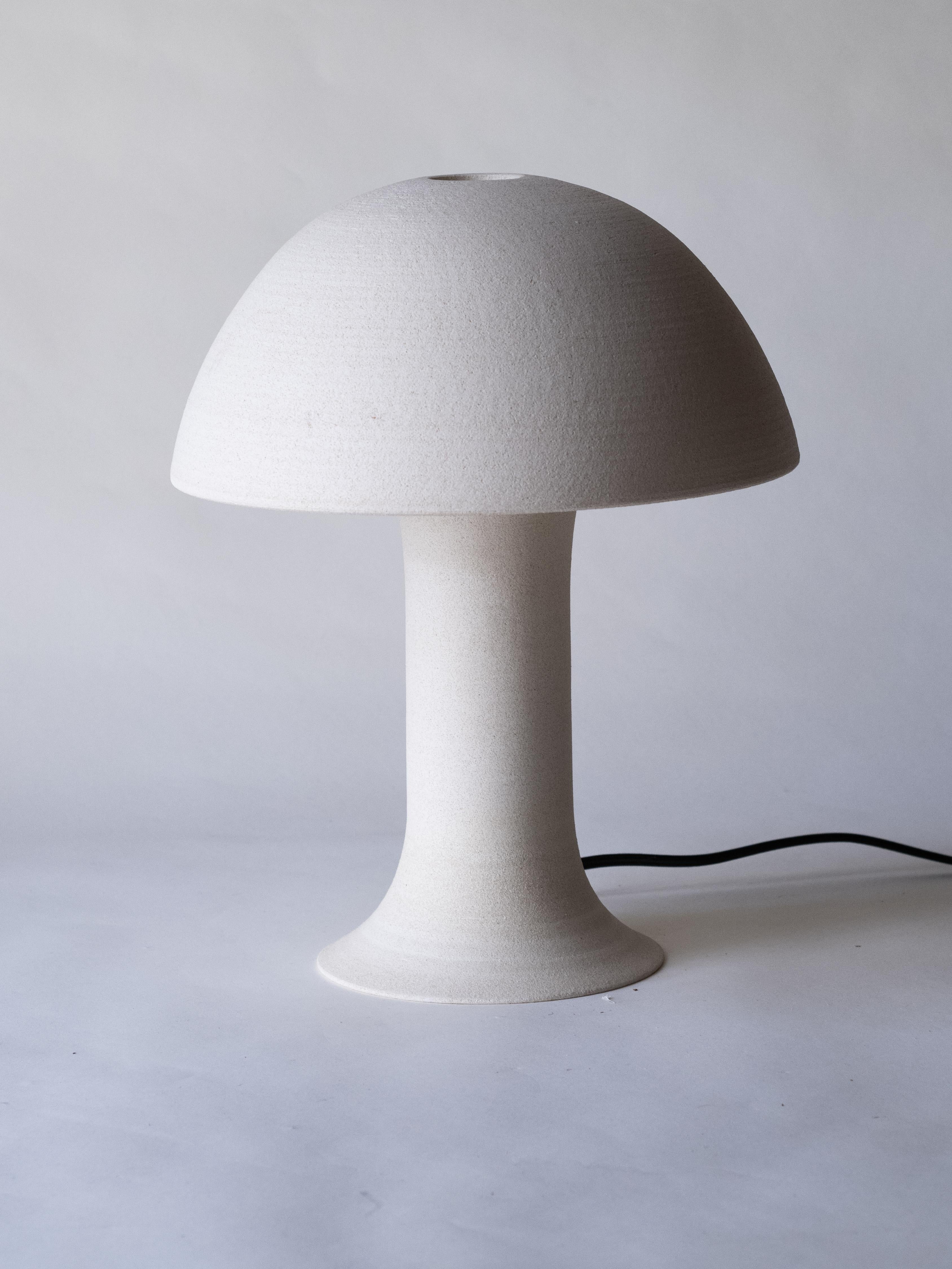 Keramiklampe „Dome“ 'Mushroom Design' (Unglasiert) im Angebot