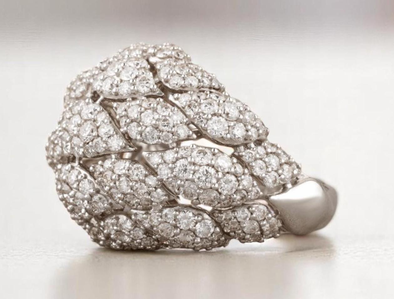 Taille ronde Bague cocktail en or massif 14k avec diamant en forme de dôme (certifié) en vente