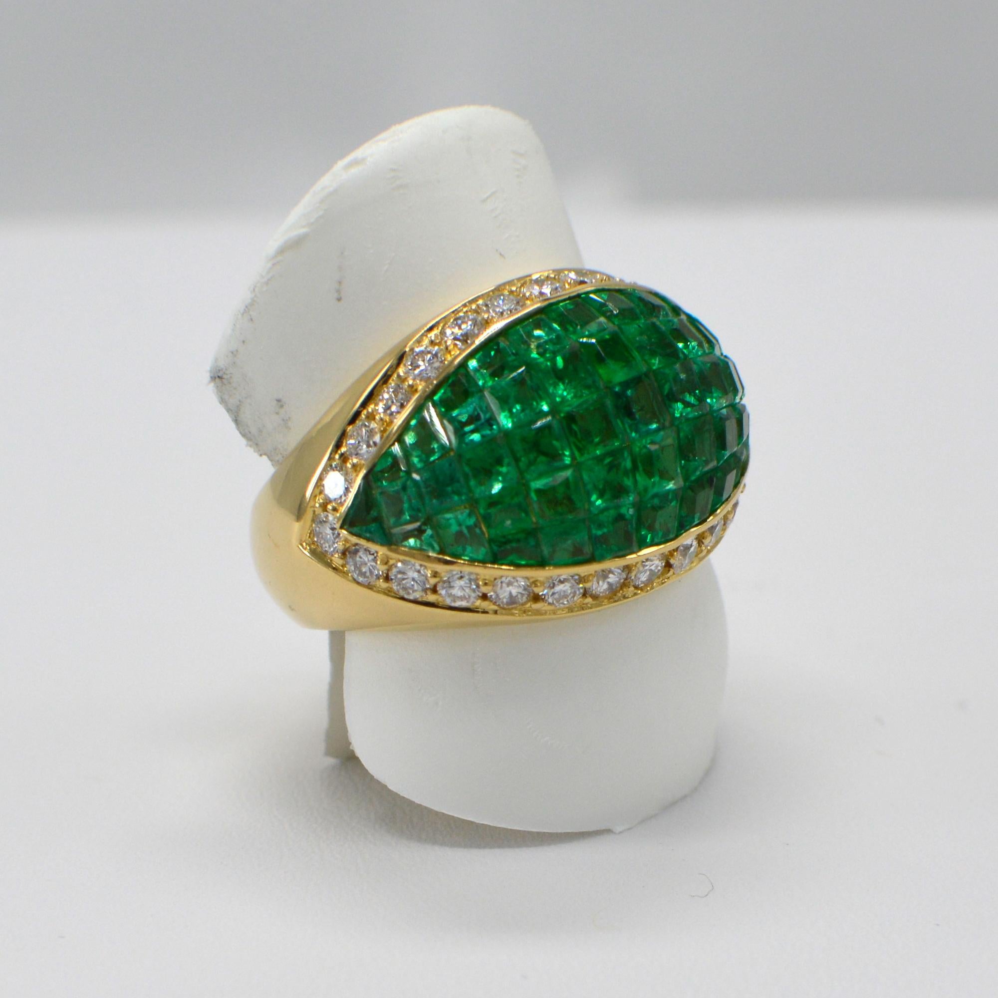Women's Dome Emerald Invisible Setting Ring & Diamonds 18 karat Gold Emerald Dome For Sale