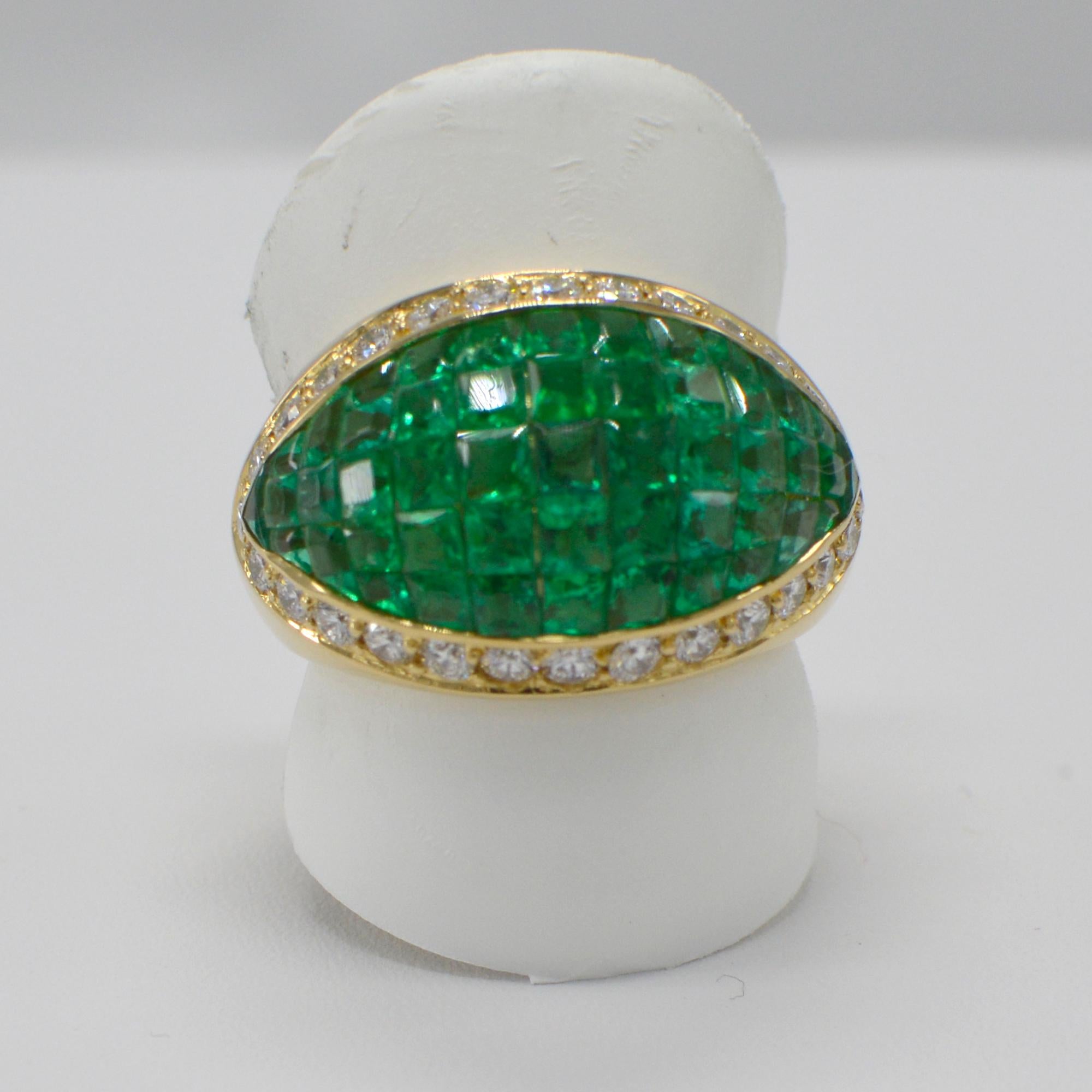Dome Emerald Invisible Setting Ring & Diamonds 18 karat Gold Emerald Dome For Sale 1