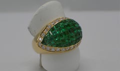 Dome Emerald Invisible Setting Ring & Diamonds 18 karat Gold Emerald Dome