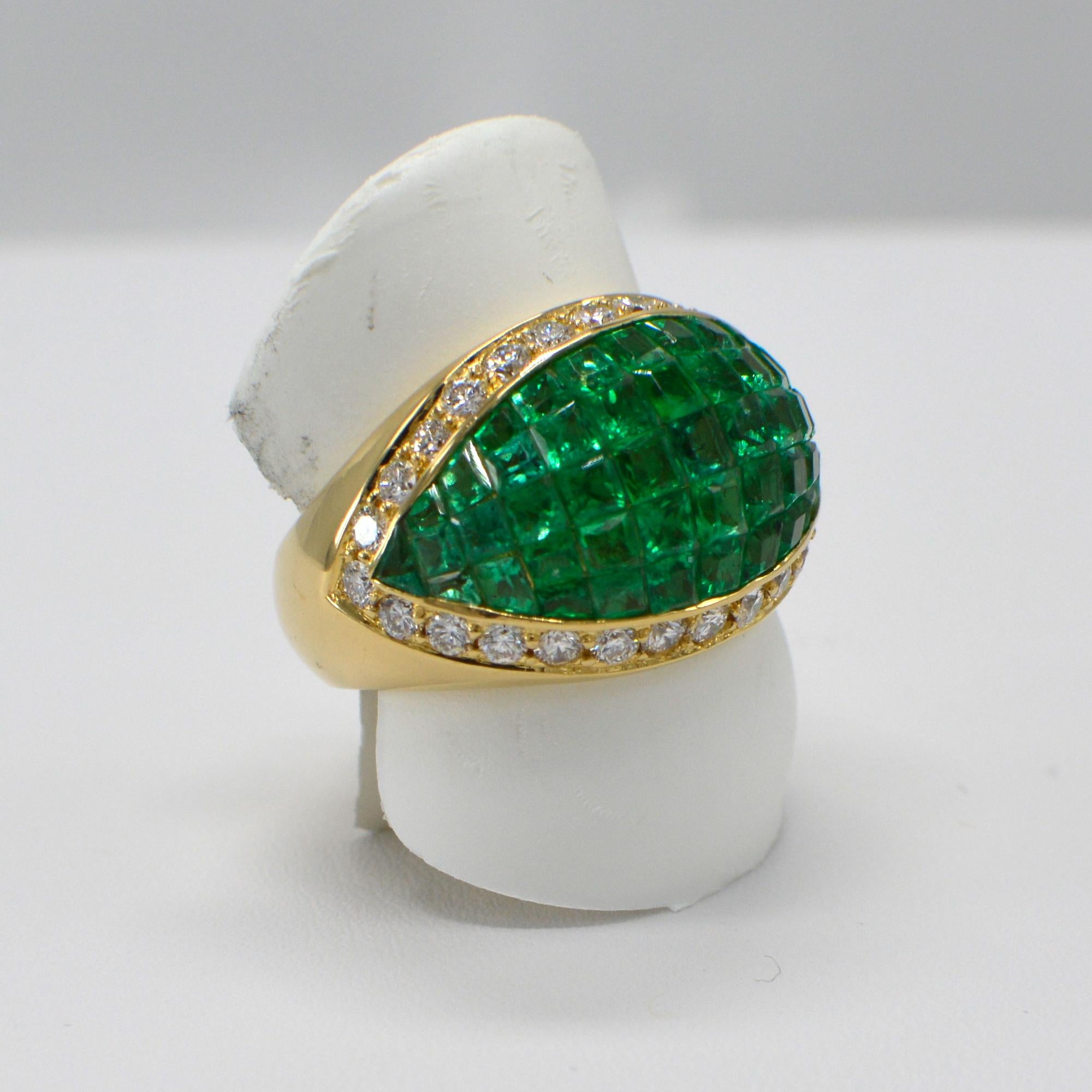 Dome Emerald Invisible Setting Ring & Diamonds 18 karat Gold Emerald Dome For Sale 1