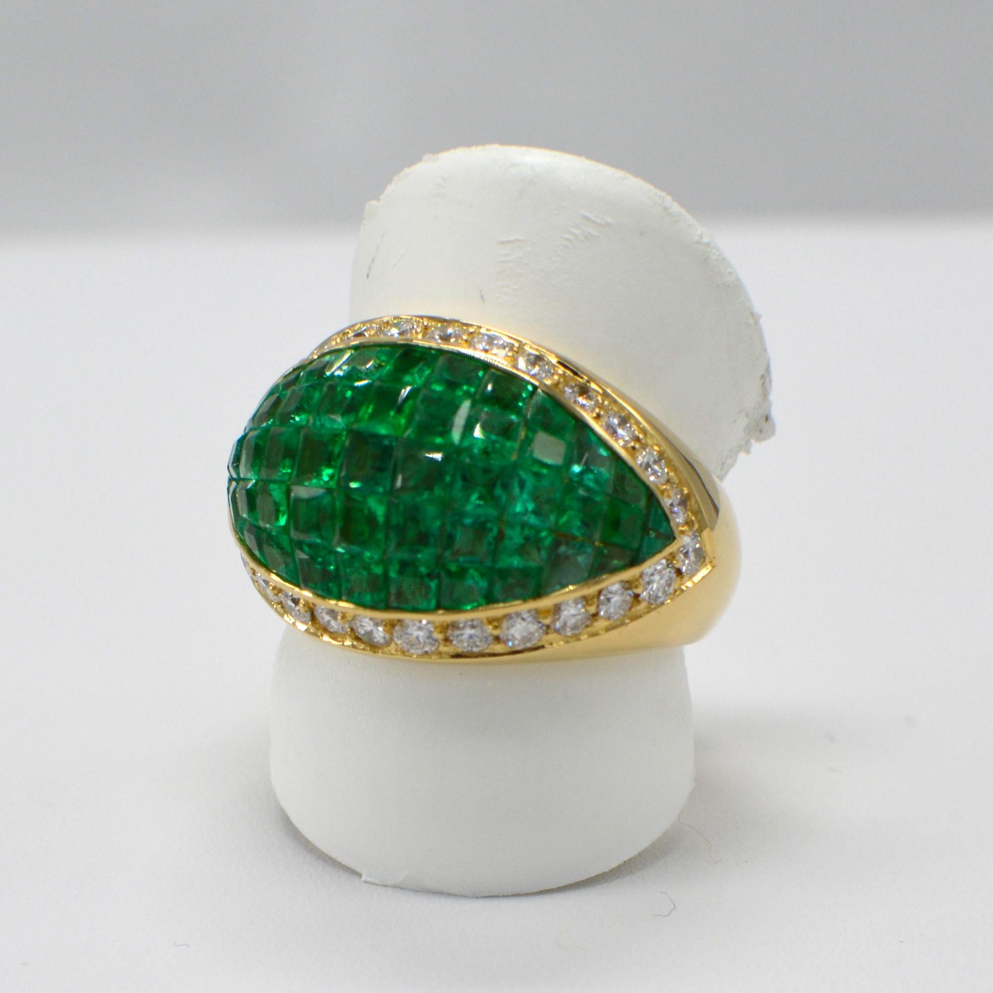 Dome Emerald Invisible Setting Ring & Diamonds 18 karat Gold Emerald Dome For Sale 3
