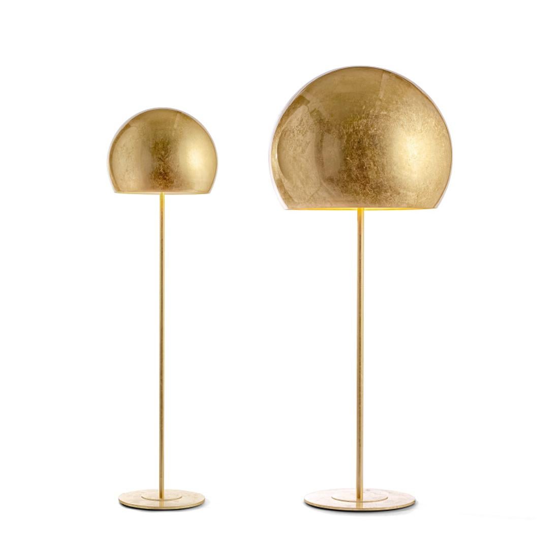 Floor lamp dome gold leaf with iron base and feet
and with aluminum shade all covered with gold leaf
and in gold varnished inside shade. With 2 bulbs, lamp
holder type E27, max 60 watt. Bulbs not included.
In Ø80 x H188cm, price: 6300,00€.
Also