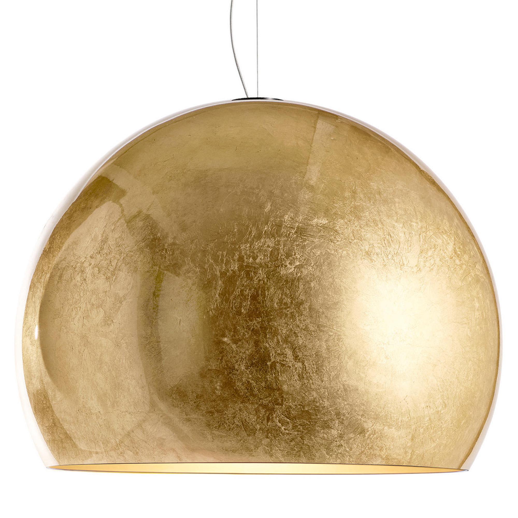 Suspension dome gold leaf with aluminium shade all
covered with gold leaf and in gold varnished inside shade.
With stainless steel cable in 250 cm and with 250cm transparent
electric cord. With 1 bulb, lamp holder type E27, max 70 watt.
Bulb not