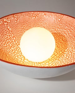 Handgefertigte Wandleuchte Dome Orange aus Keramik in organischer Form von Streicher Goods