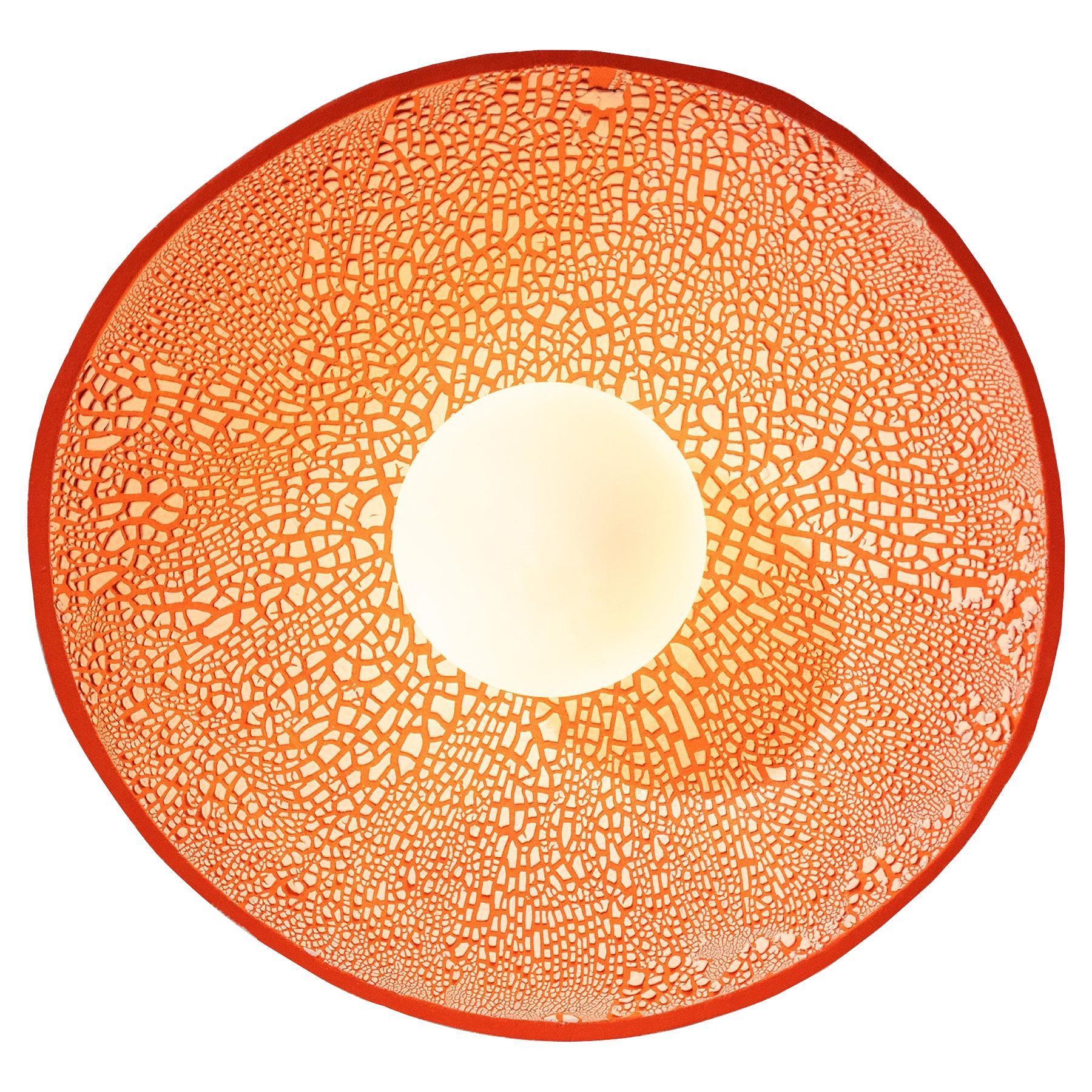 Aplique de pared Dome Orange de cerámica con forma orgánica hecho a mano by Streicher Goods en venta