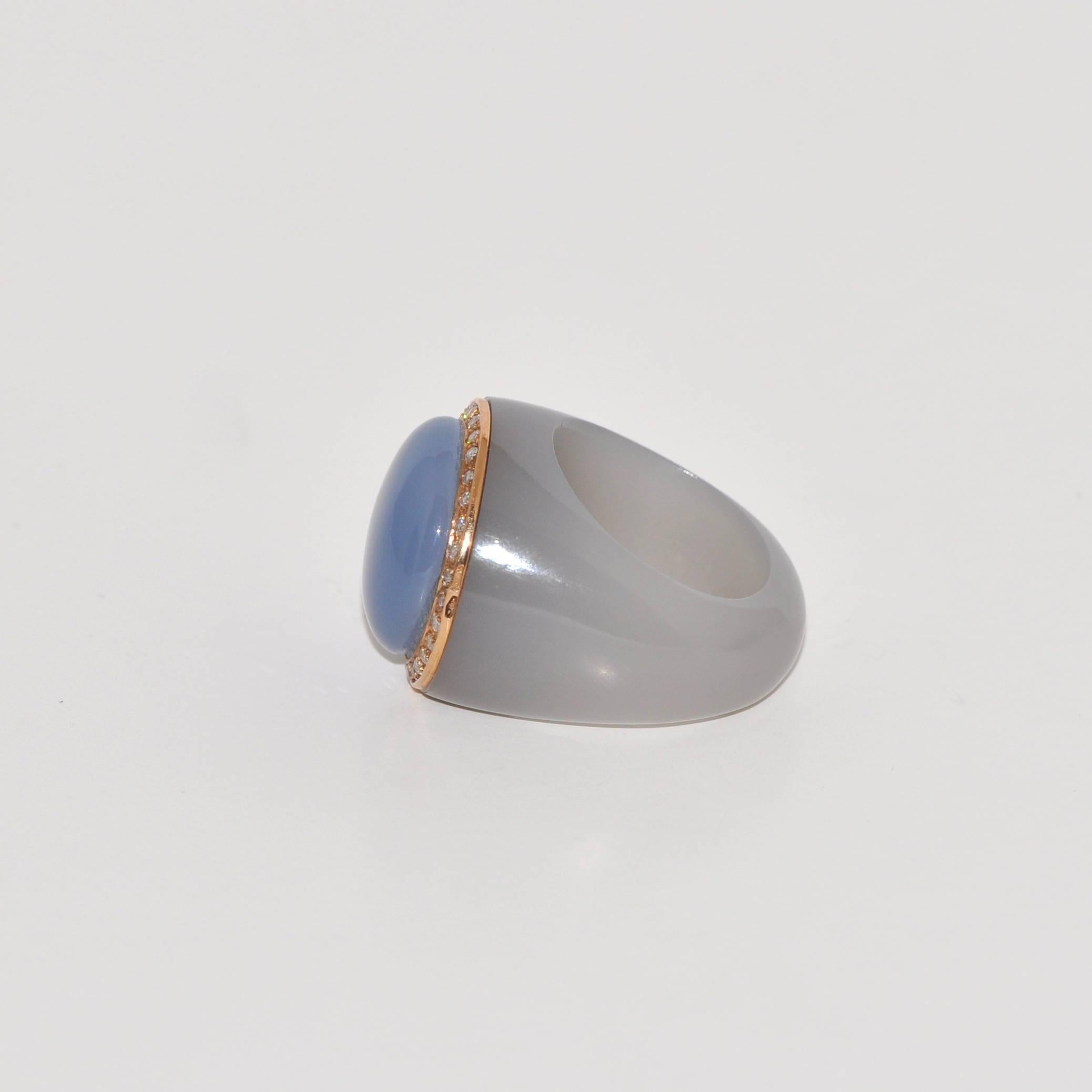 Dome Ring Chalcedony  Bakelite White Diamonds Rose Gold 18 Karat In New Condition For Sale In Vannes, FR