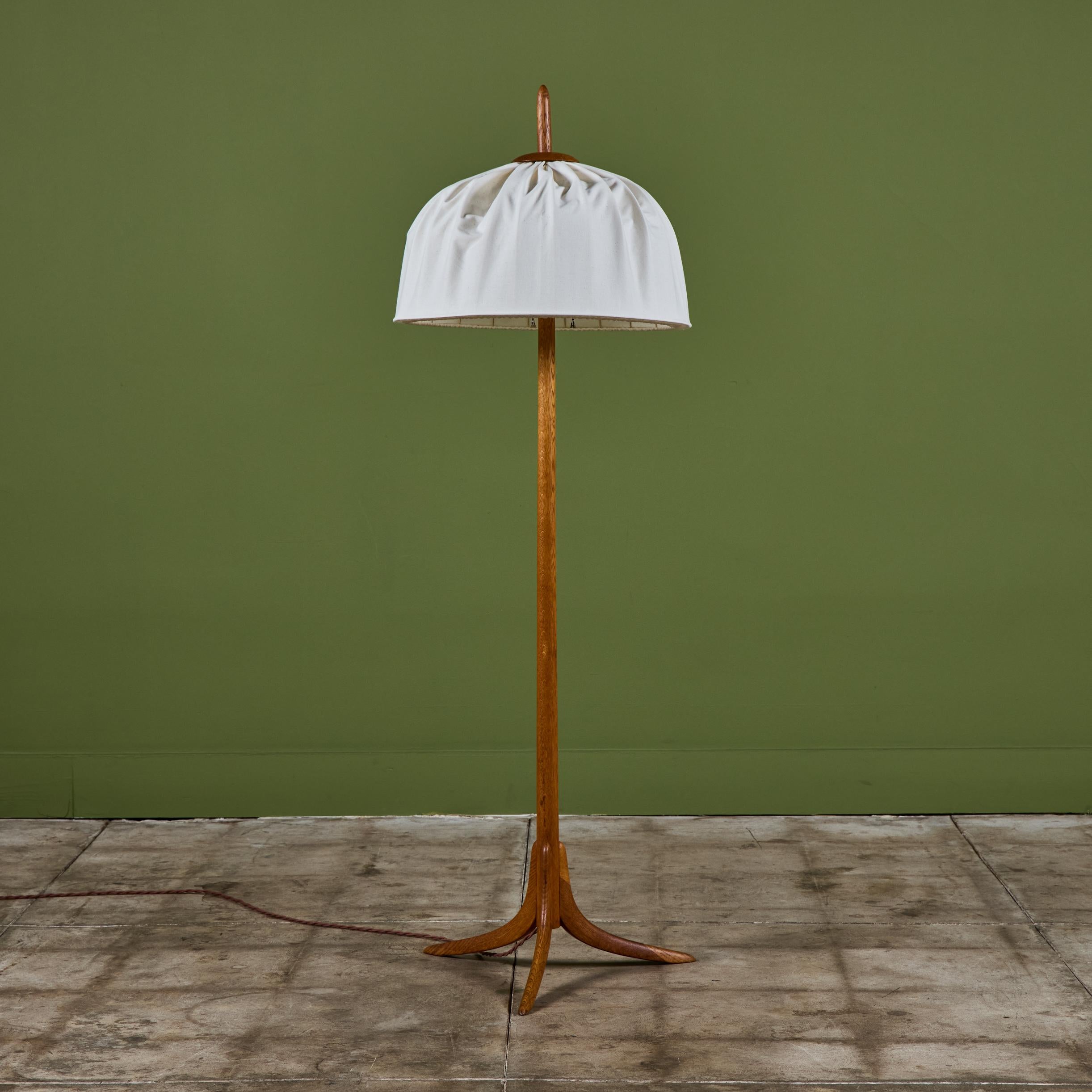 Coton Dome Shade Oak Floor Lamp en vente