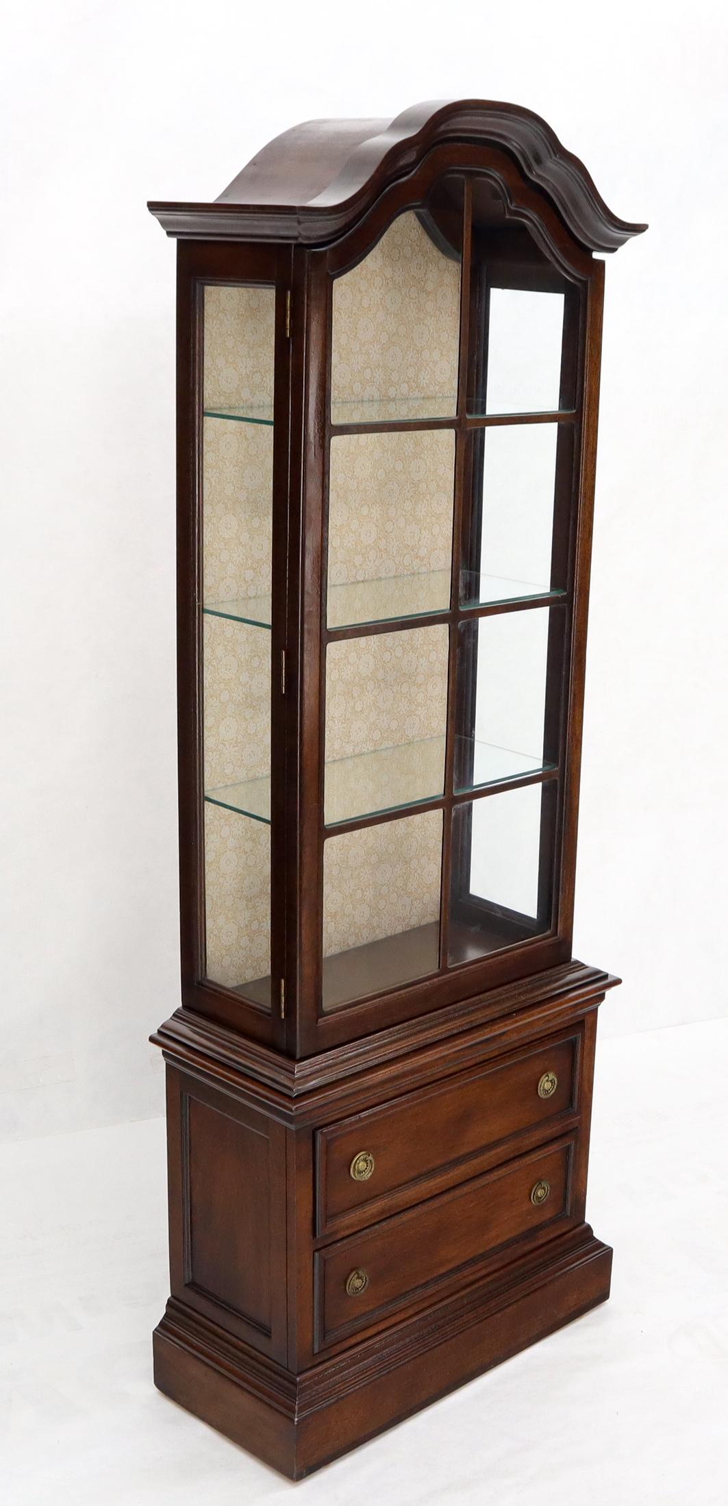 Kuppelkuppelförmige Glasregale mit zwei Schubladenfachen Curio Display Cabinet (amerikanisch) im Angebot