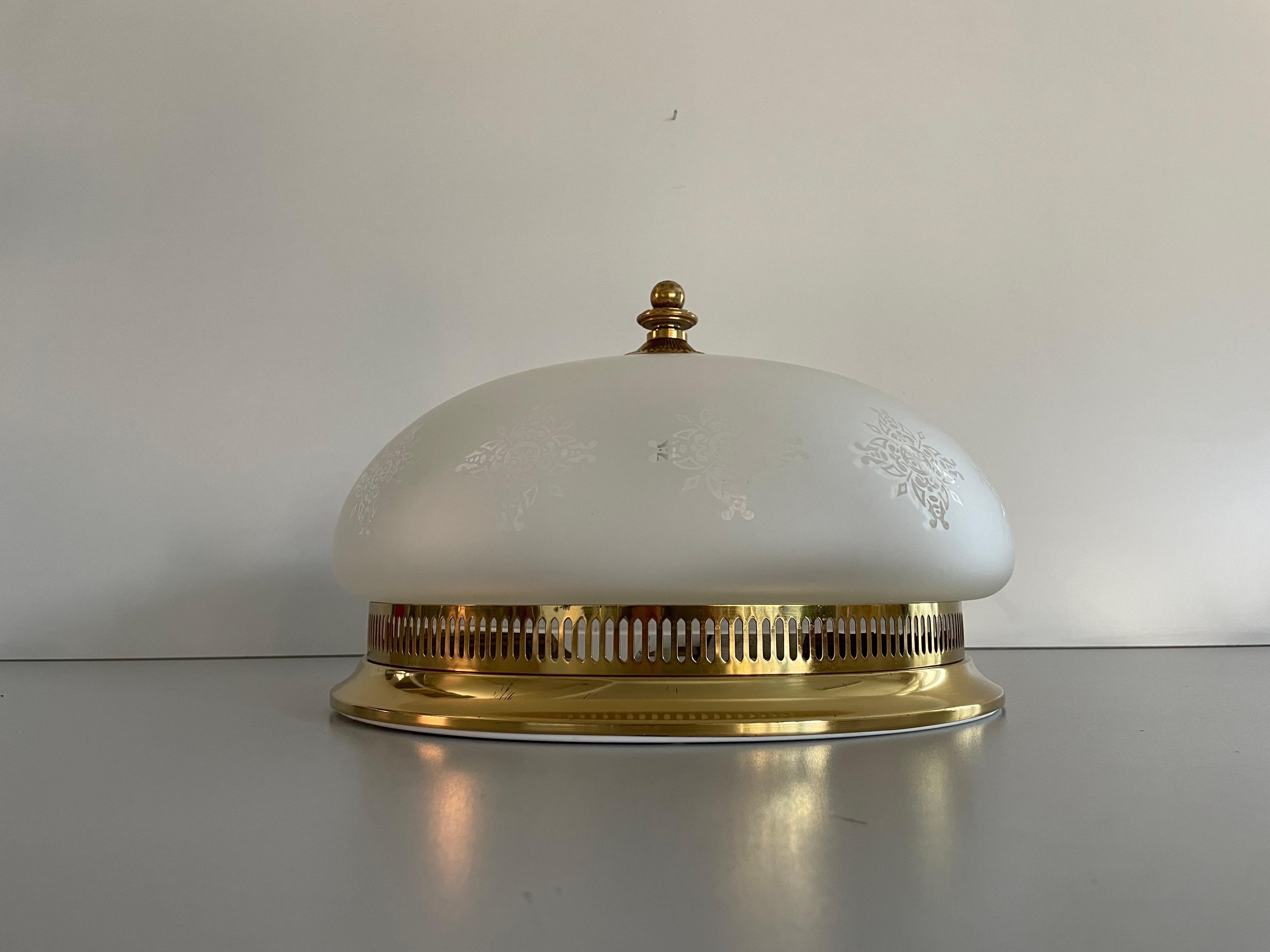 Lampada da incasso in vetro a forma di cupola di Doria, anni '60, Germania

2 disponibili in magazzino

Il paralume è in ottime condizioni vintage.

Questa lampada funziona con  2x lampadine E27. 
Cablato e adatto all'uso con 220V e 110V per tutti i