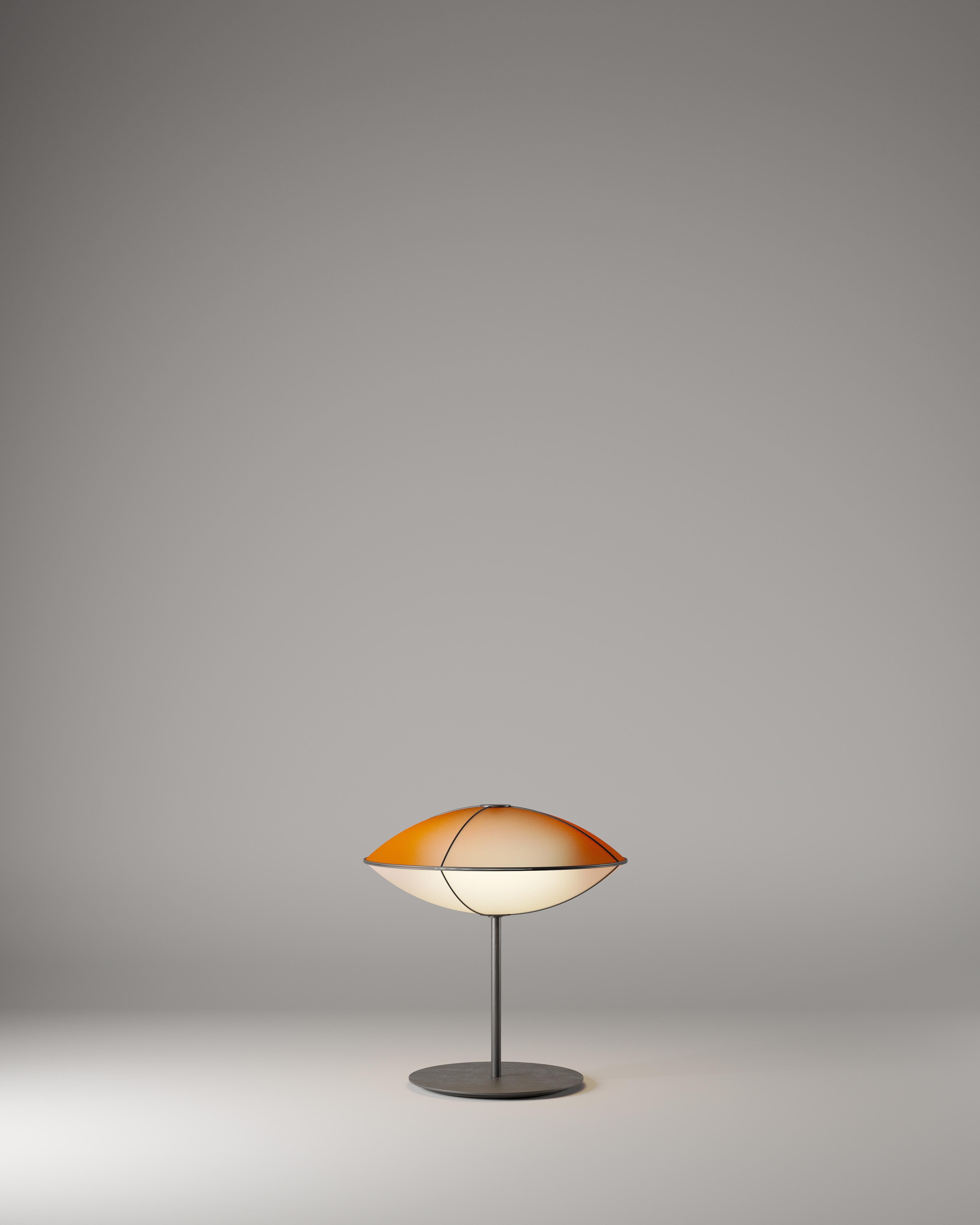 Lámpara de mesa Dome by G.Luce
Dimensiones: P 50 x A 62 cm
Materiales: Estructura Metálica y Cristal Satinado.  
Peso: 8 Kg. 

G.Luce es el resultado de treinta años de compromiso, investigación y colaboración con una red de profesionales expertos.