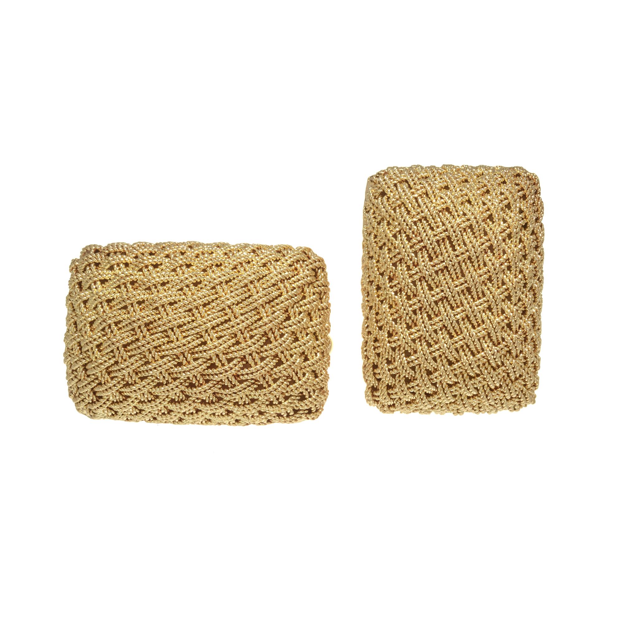 Handmade rectangular domed mesh Italian 18k yellow gold Cufflinks.

18k Yellow Gold 
Stamped: 18k
Hallmark: Italy 
17.3 grams
Top to bottom: 15.2mm or 9/16 Inch
Width: 22.3mm or 13/16 Inch
Depth or thickness: 8.7mm
