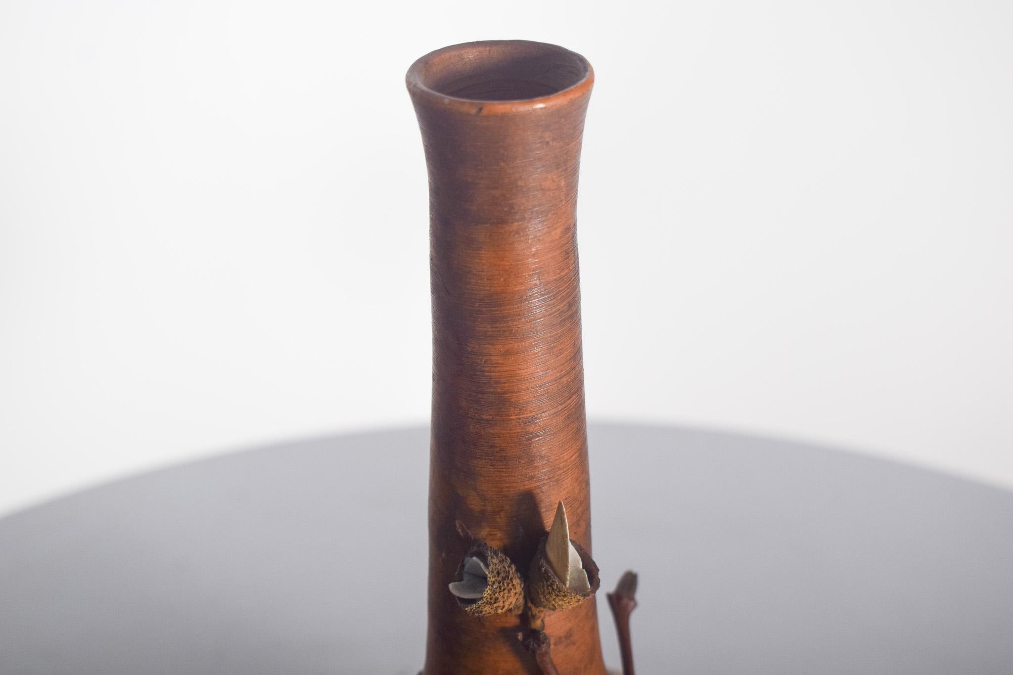 Gewölbte Flasche aus bräunlicher Keramik Hand-Made Dekoration im Zustand „Starke Gebrauchsspuren“ im Angebot in Lisboa, Lisboa
