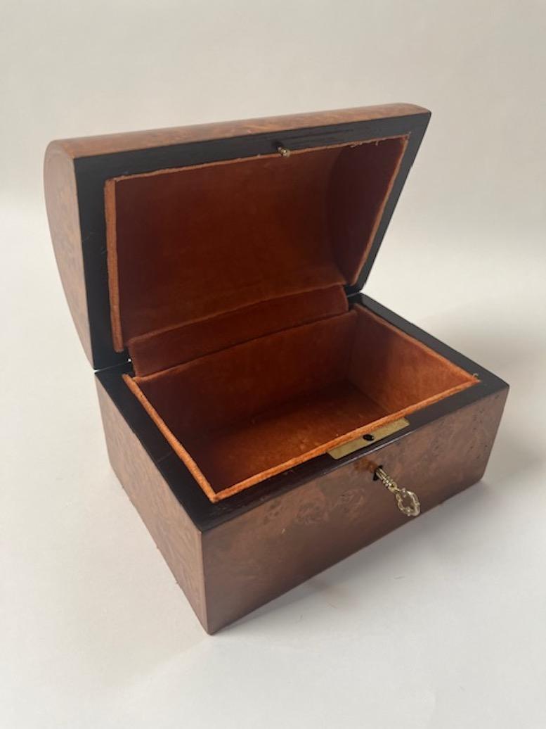 Domed Burl Wood Box In Good Condition For Sale In West Palm Beach, FL