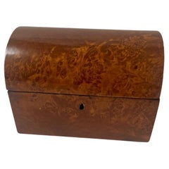 Caja de madera de burl abovedada