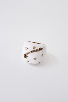 Anello da cocktail a cupola con smalto bianco e stella di diamanti neri